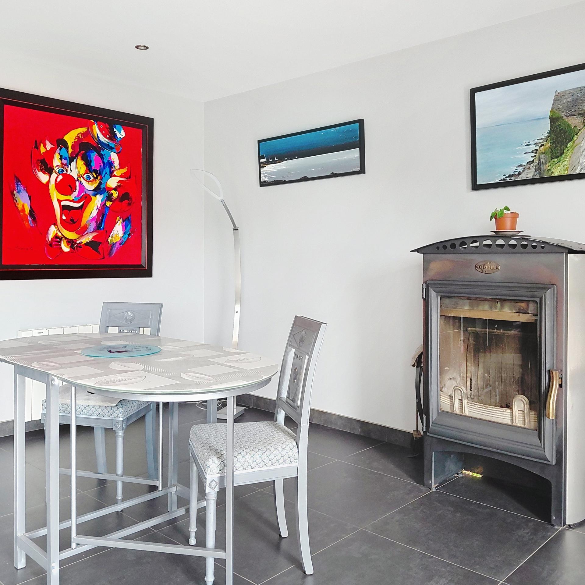 Photo 5 of the listing.