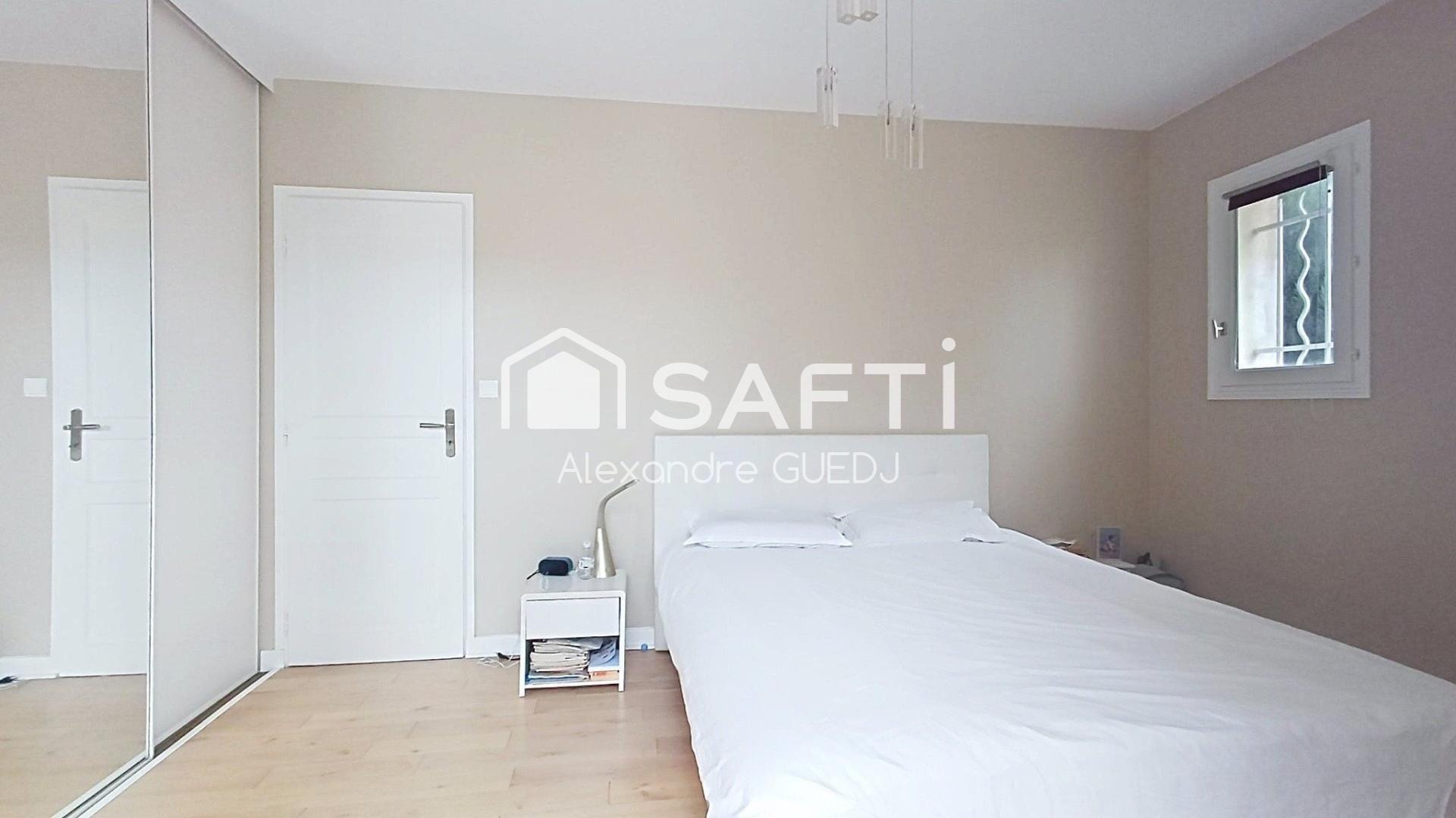 Photo 5 of the listing.