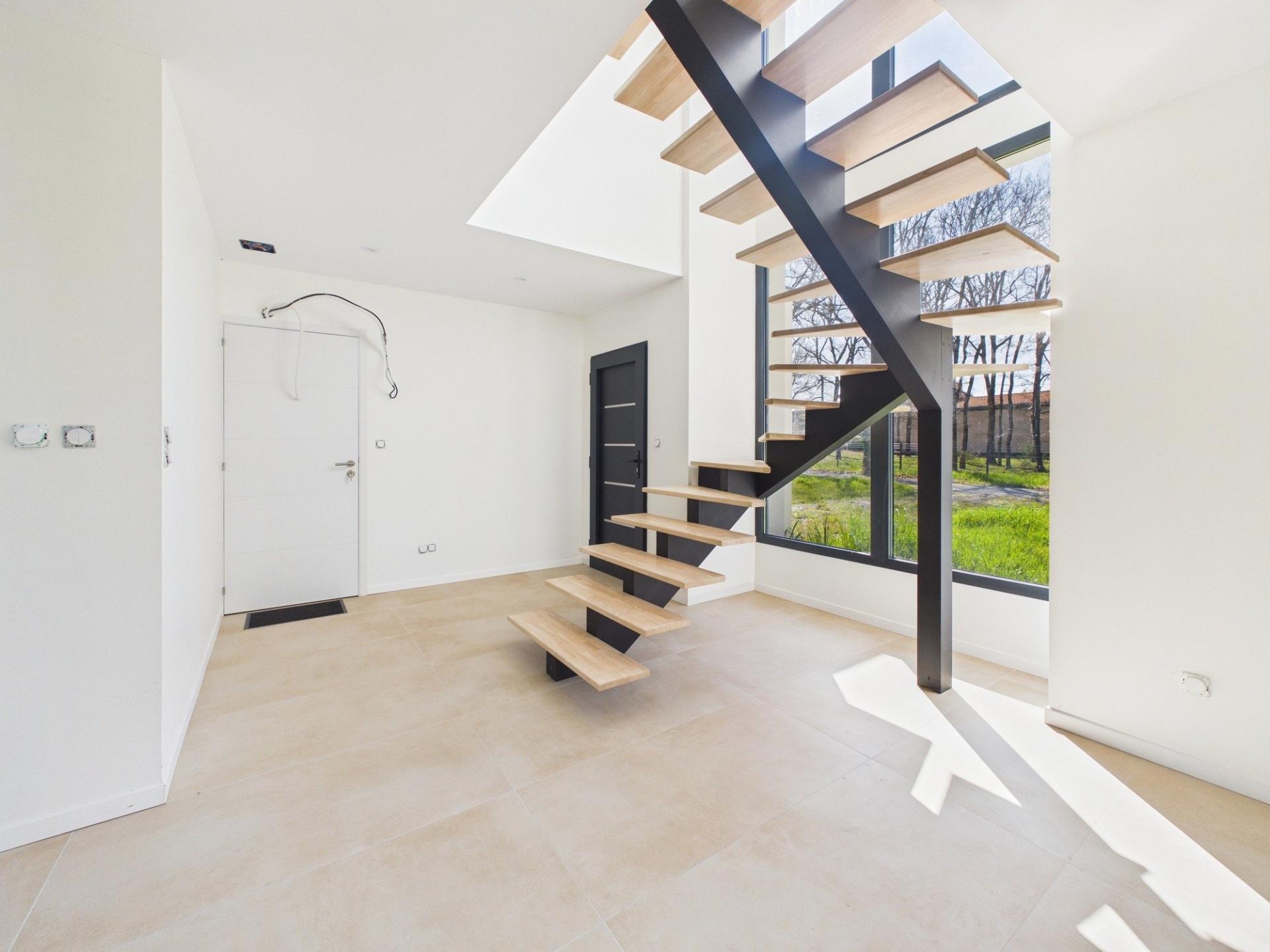 Photo 6 of the listing.