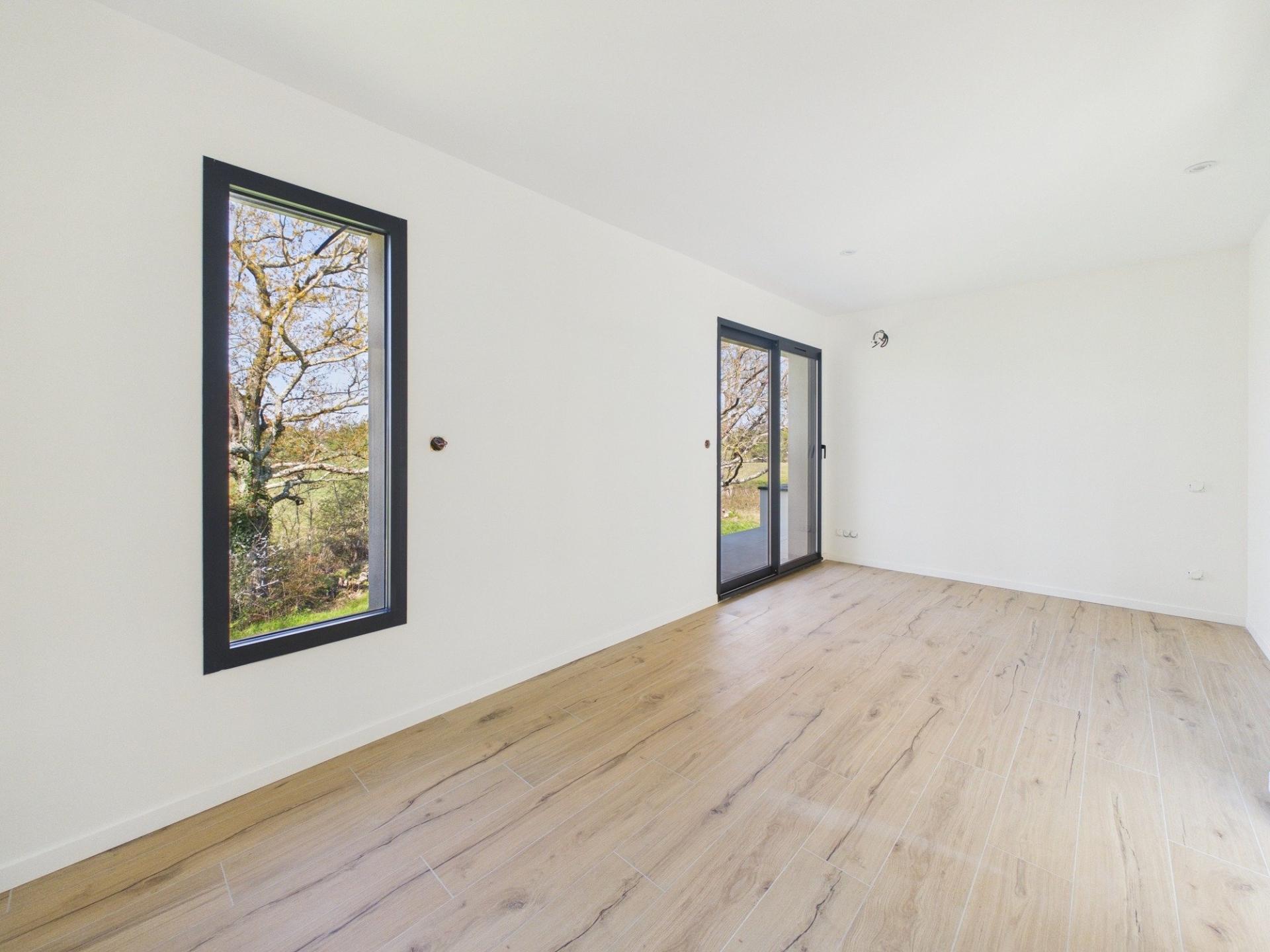 Photo 9 of the listing.