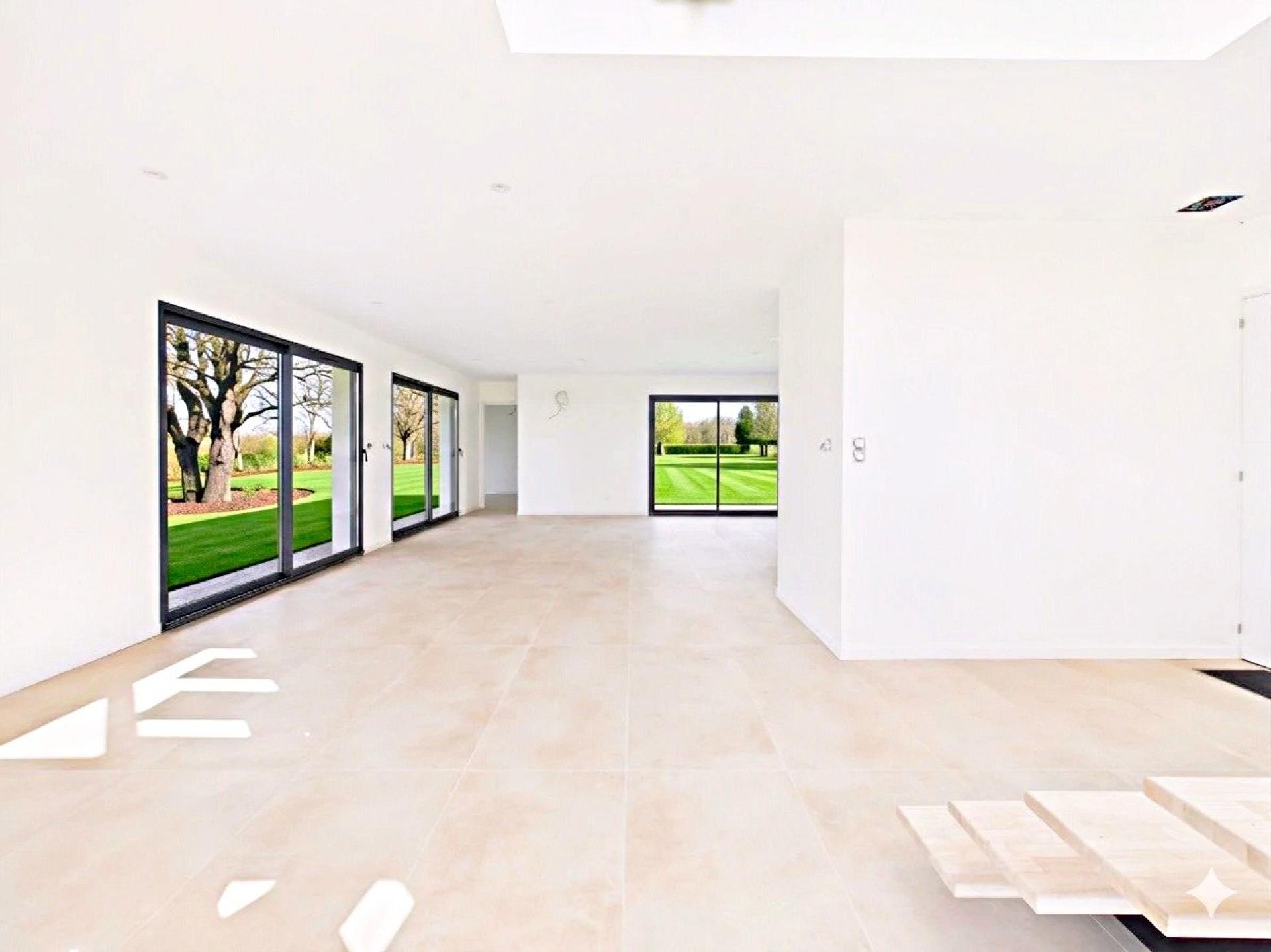 Photo 2 of the listing.