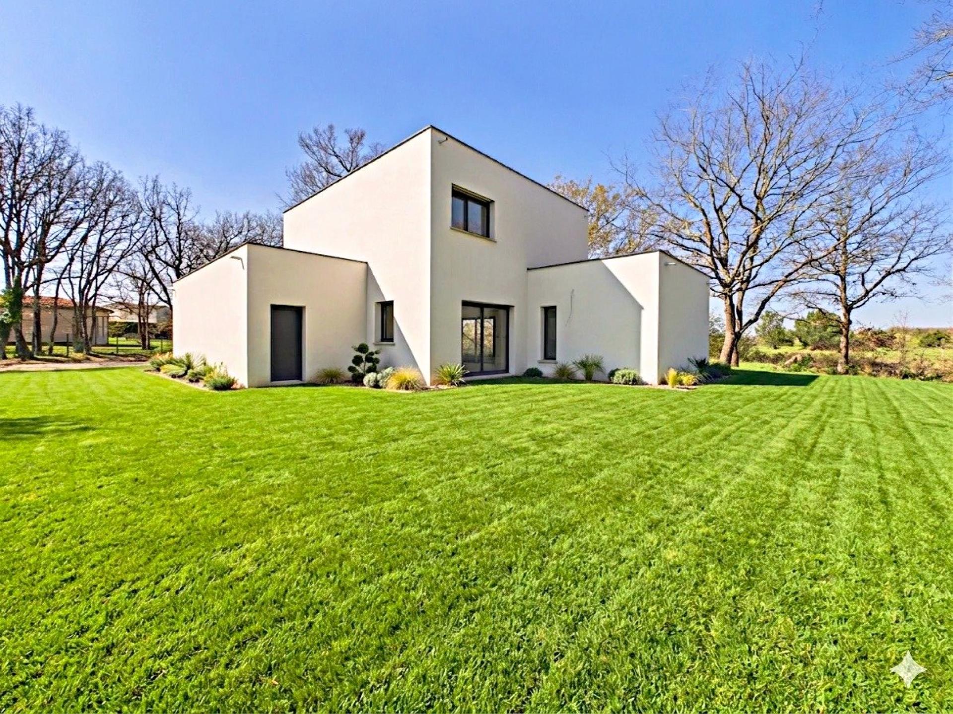 Photo 3 of the listing.