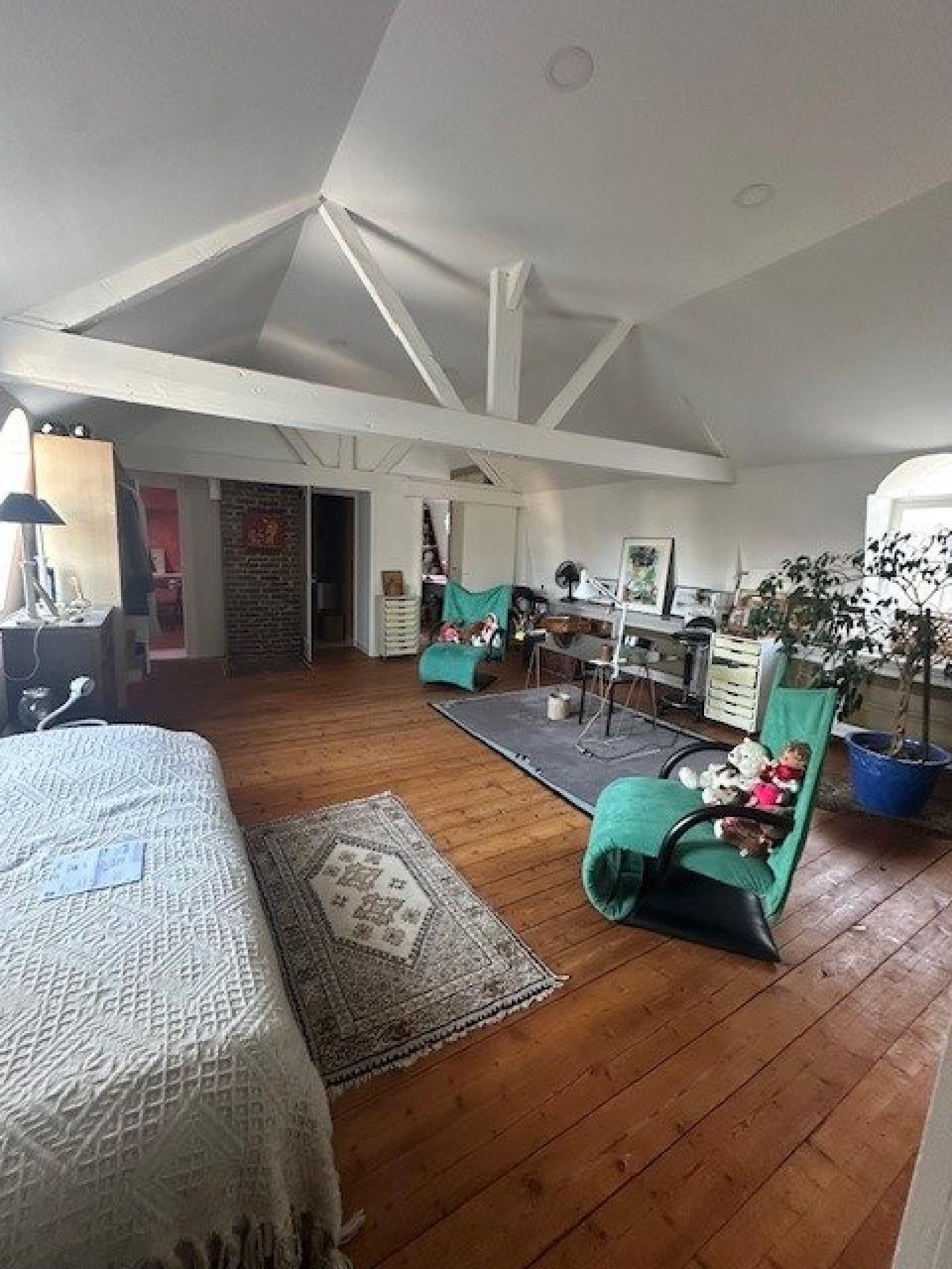 Photo 9 of the listing.