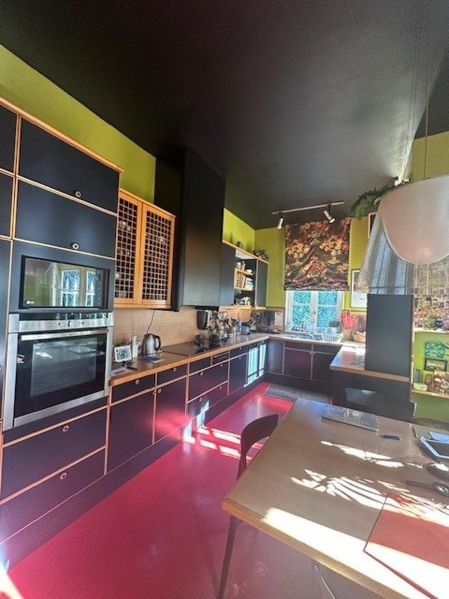 Photo 6 of the listing.