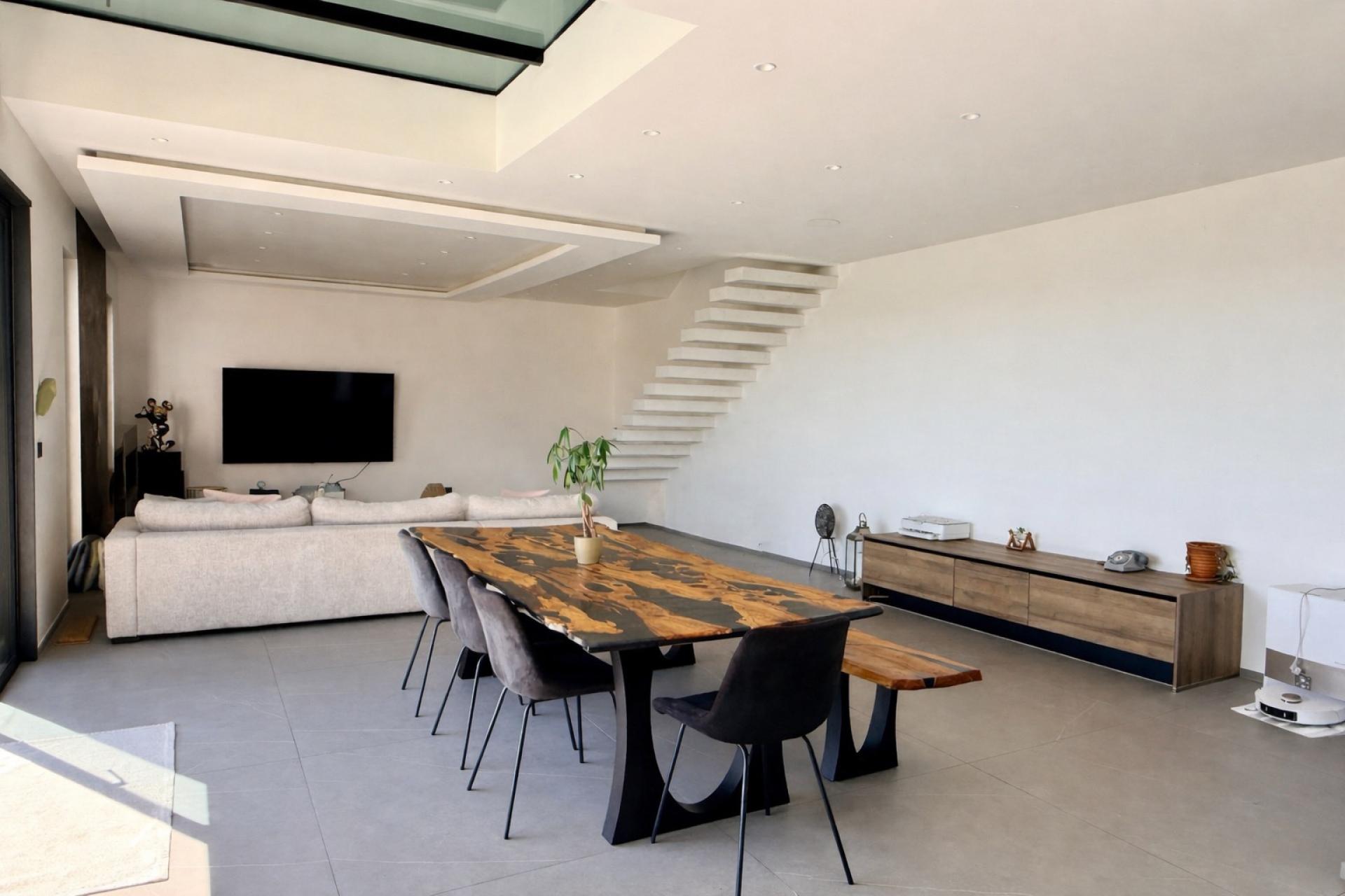 Photo 10 of the listing.