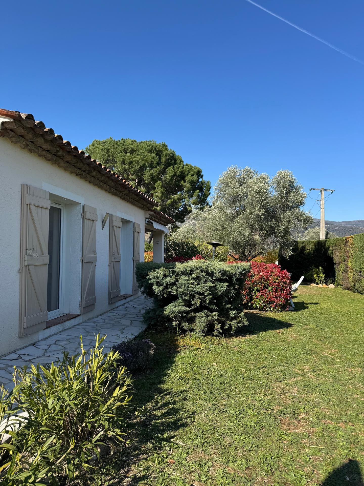 Photo 4 of the listing.