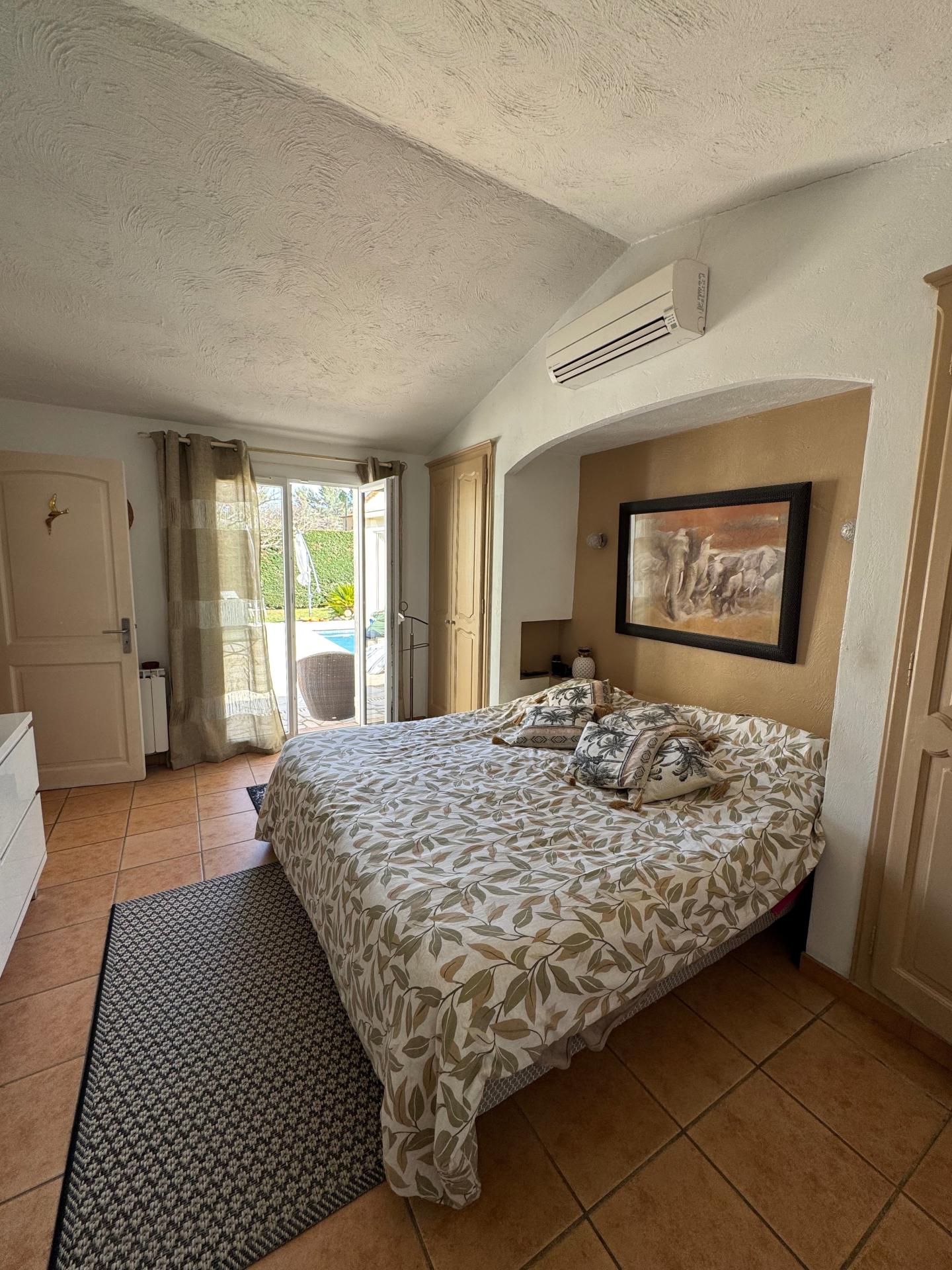 Photo 8 of the listing.