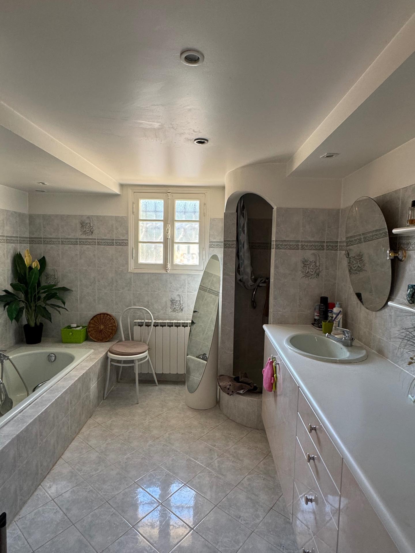 Photo 10 of the listing.