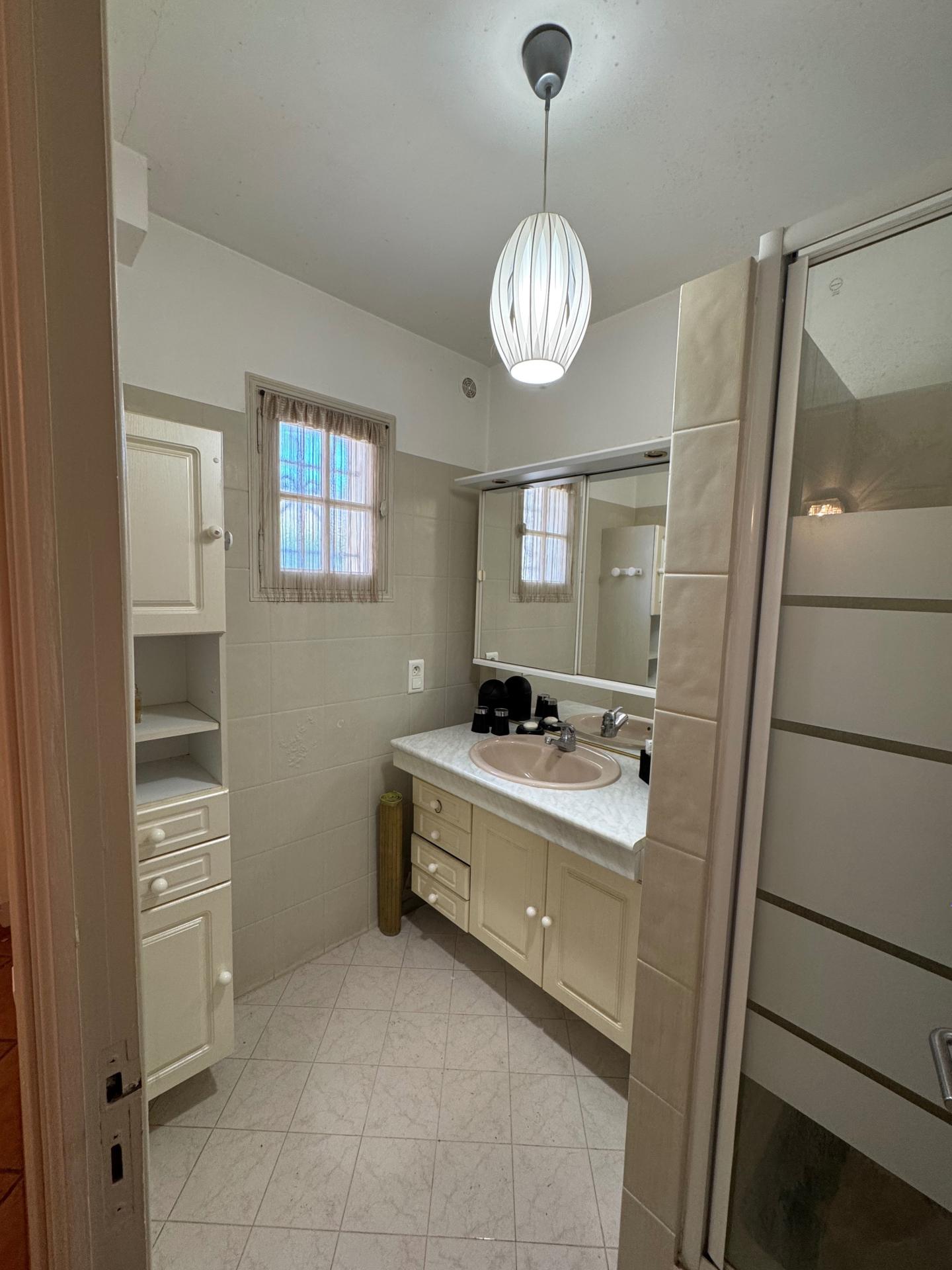 Photo 11 of the listing.