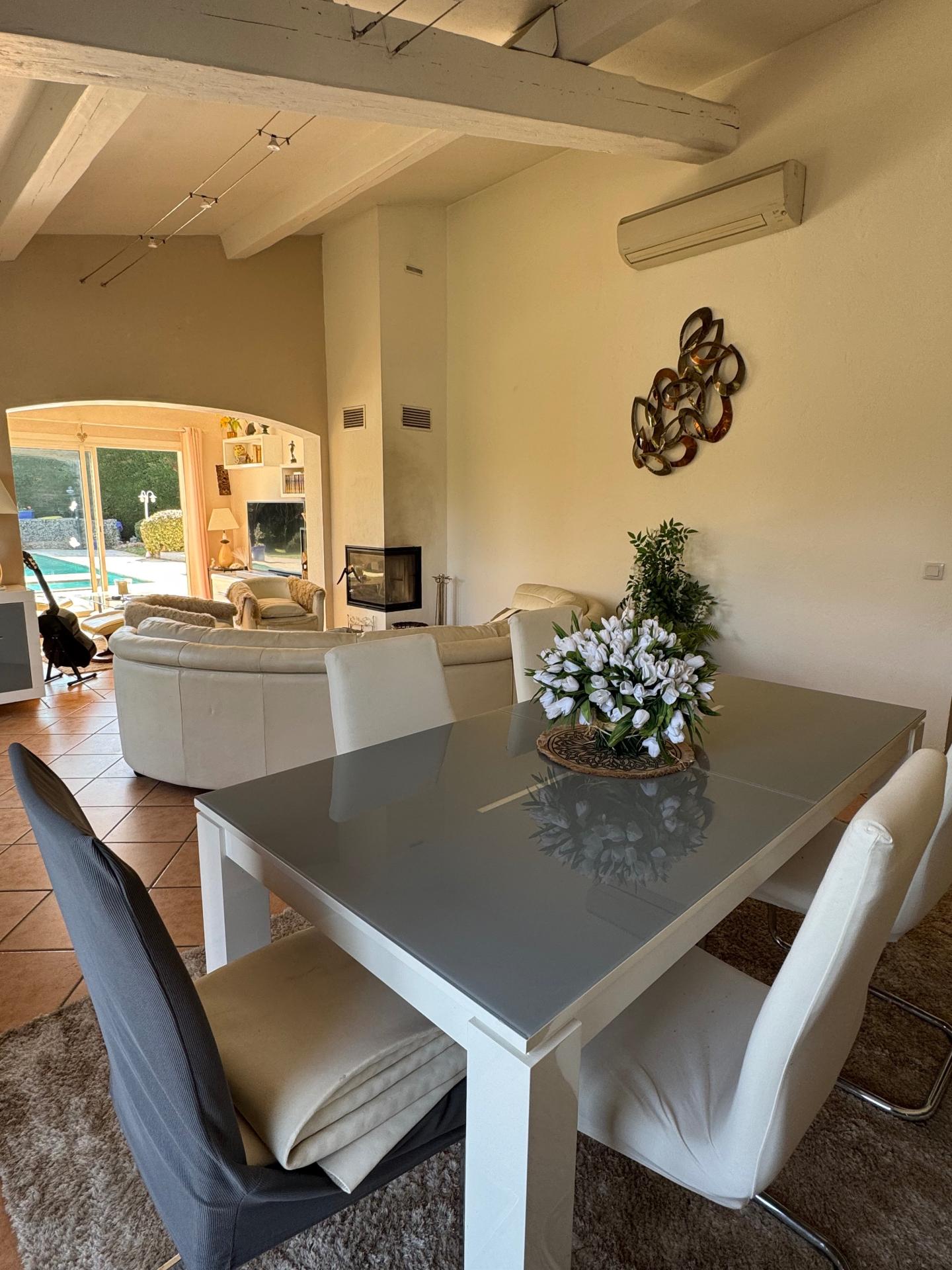 Photo 5 of the listing.