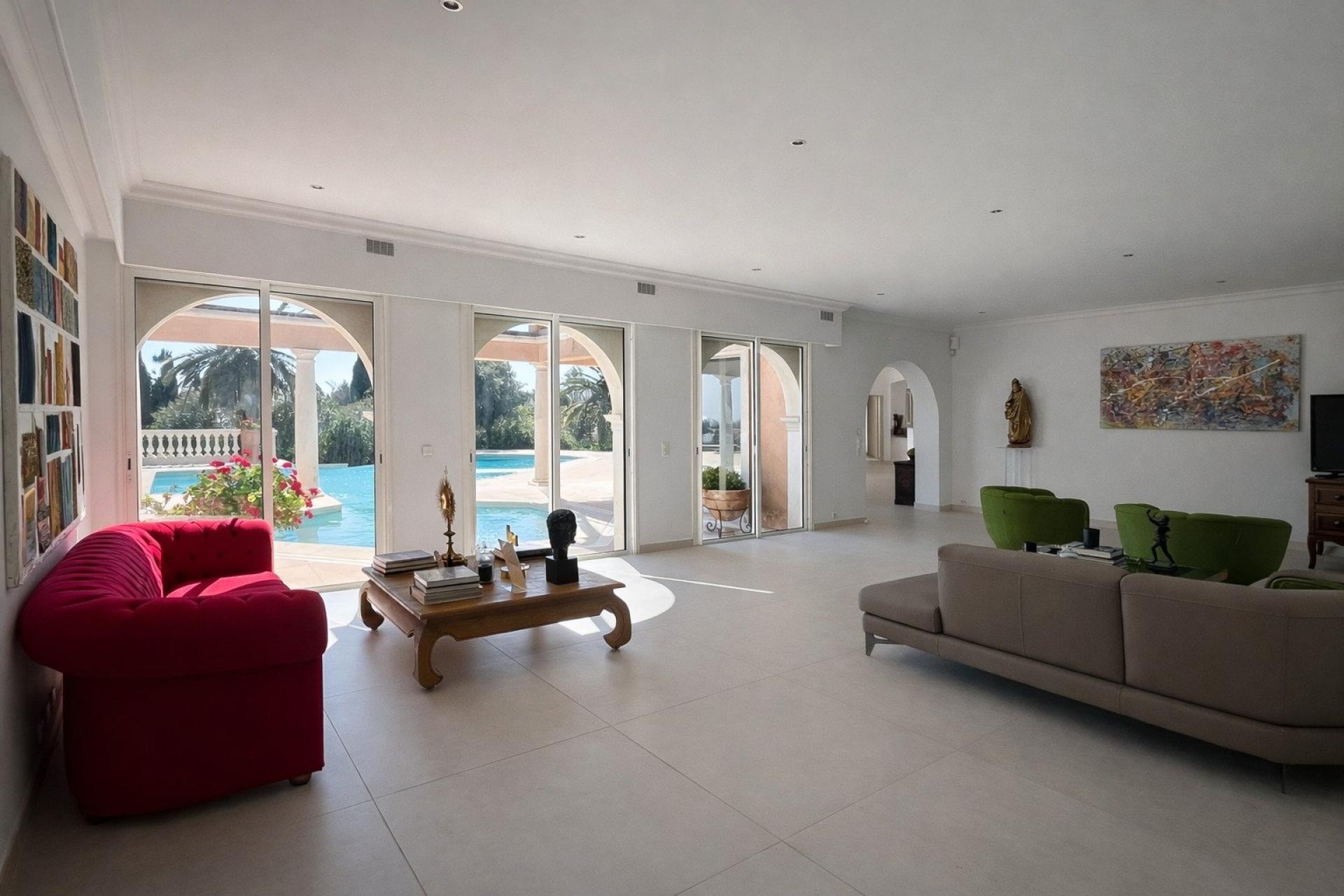 Photo 5 of the listing.