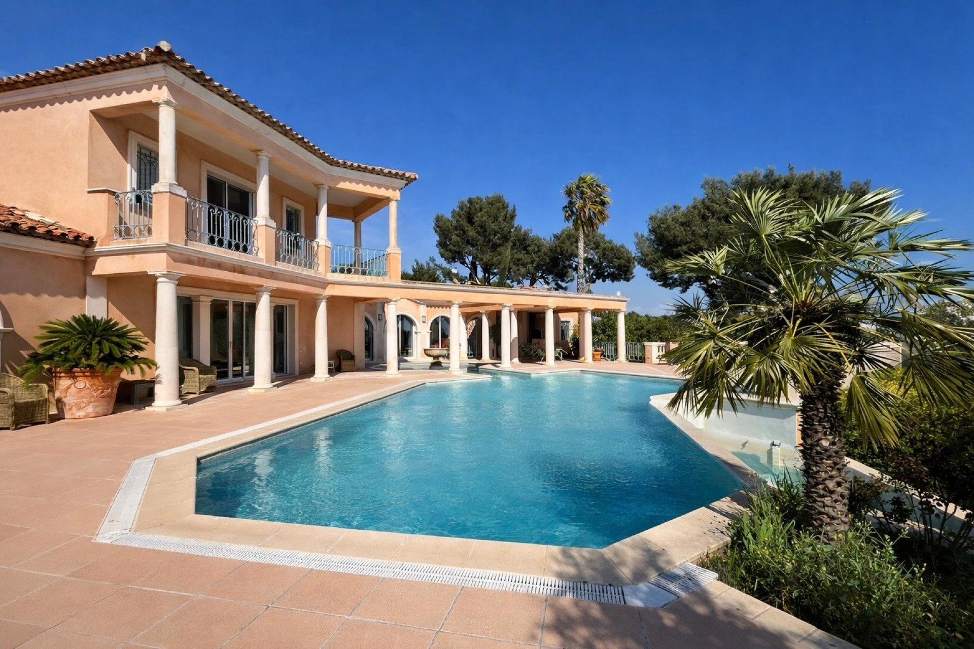 Photo 4 of the listing.