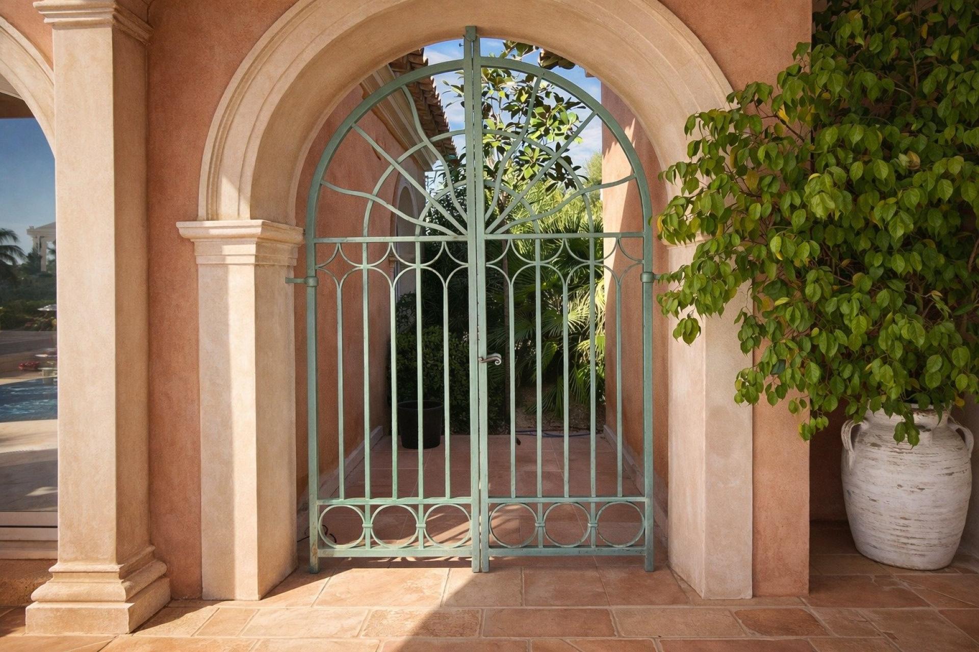 Photo 3 of the listing.