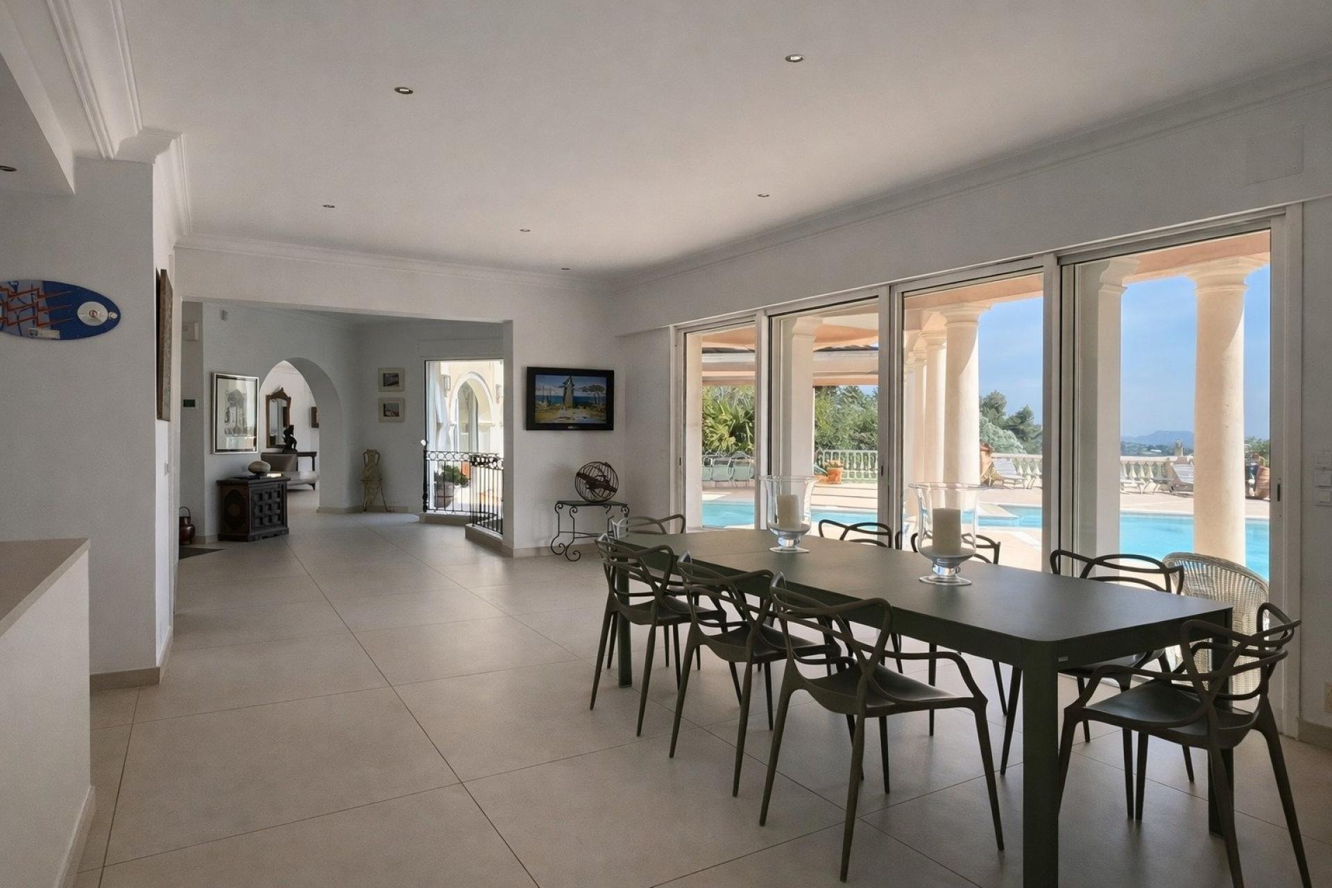 Photo 6 of the listing.