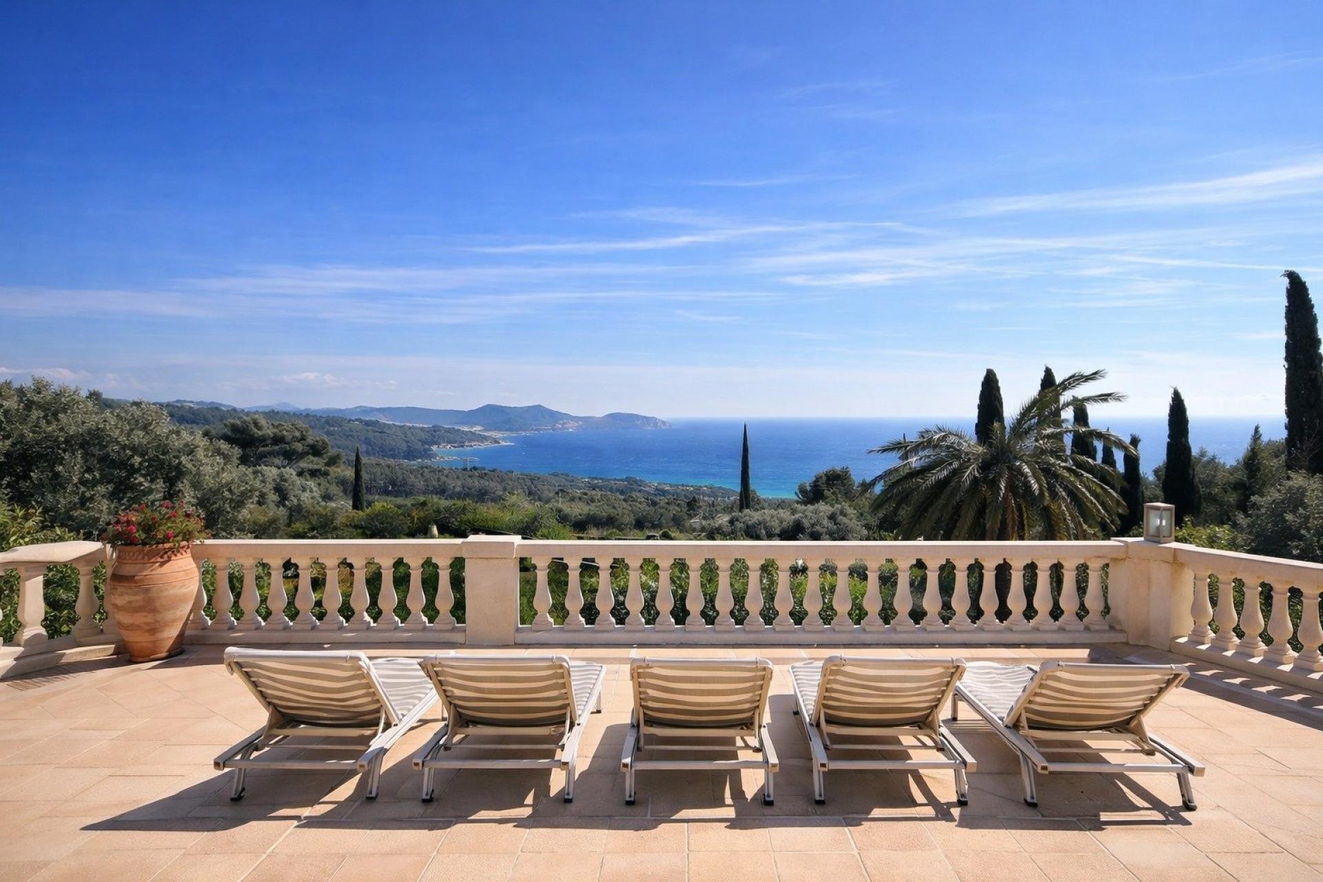 Photo 14 of the listing.