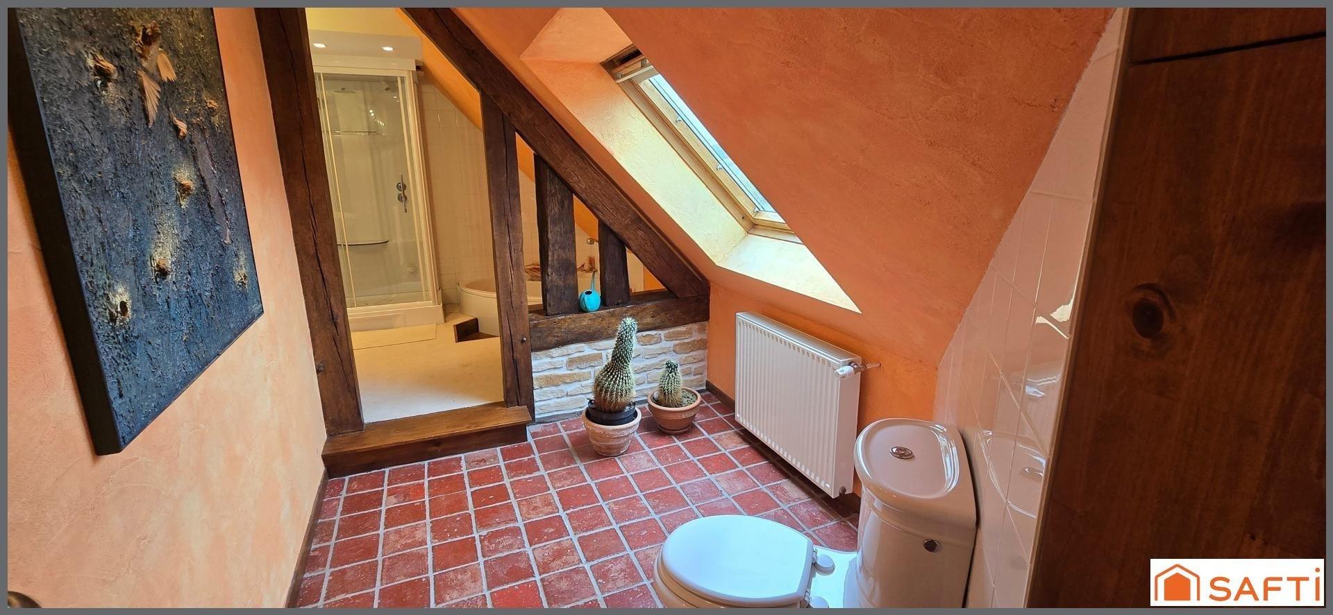 Photo 8 of the listing.