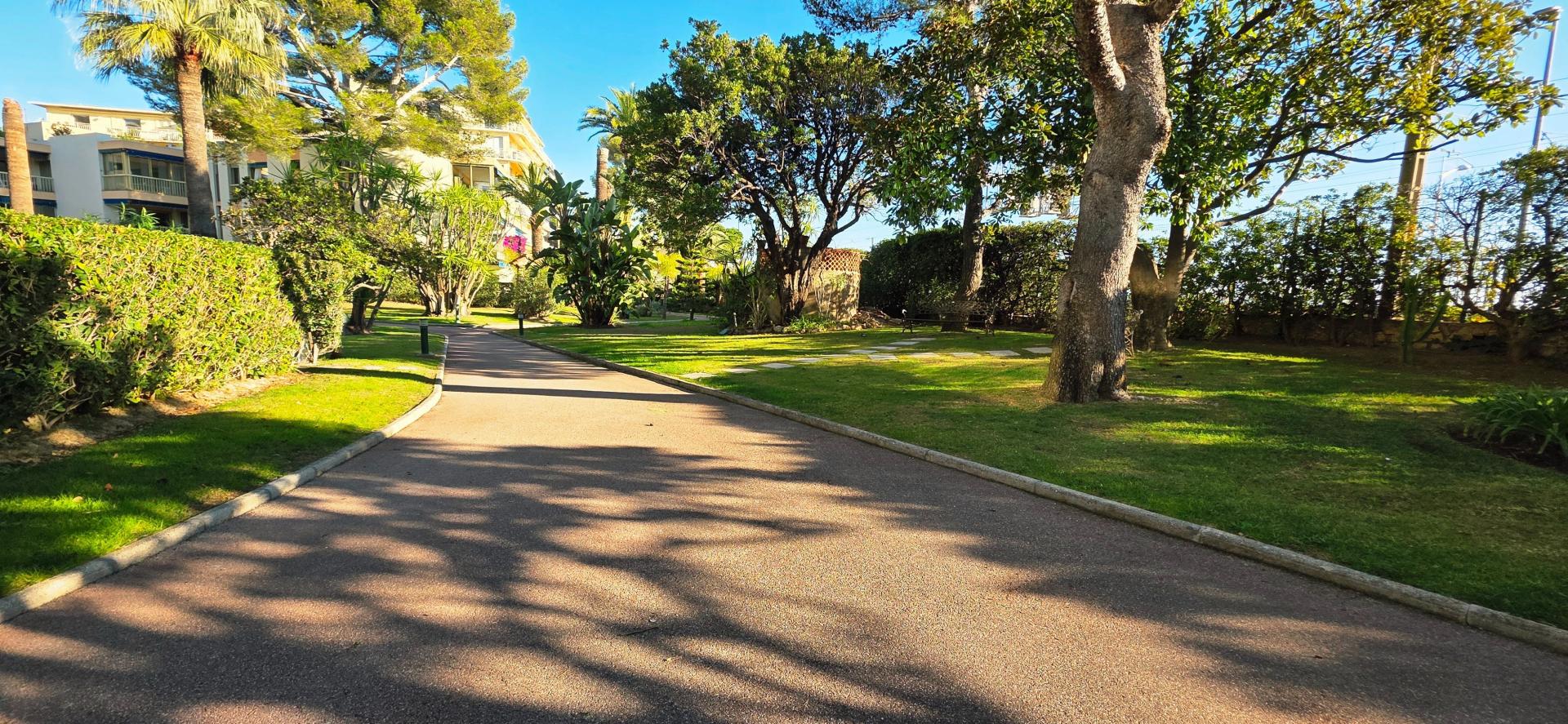 Photo 13 of the listing.