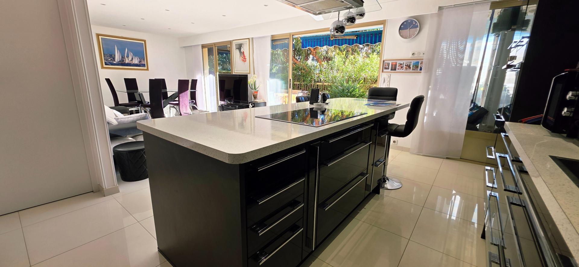 Photo 4 of the listing.