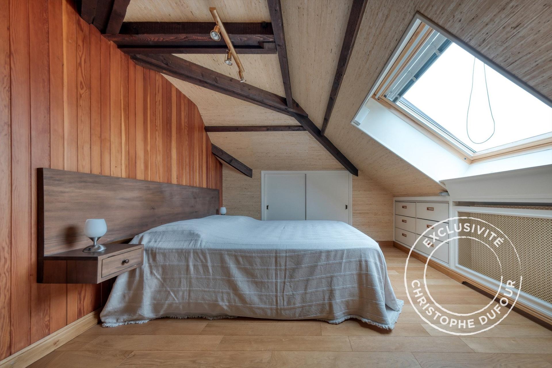 Photo 9 of the listing.