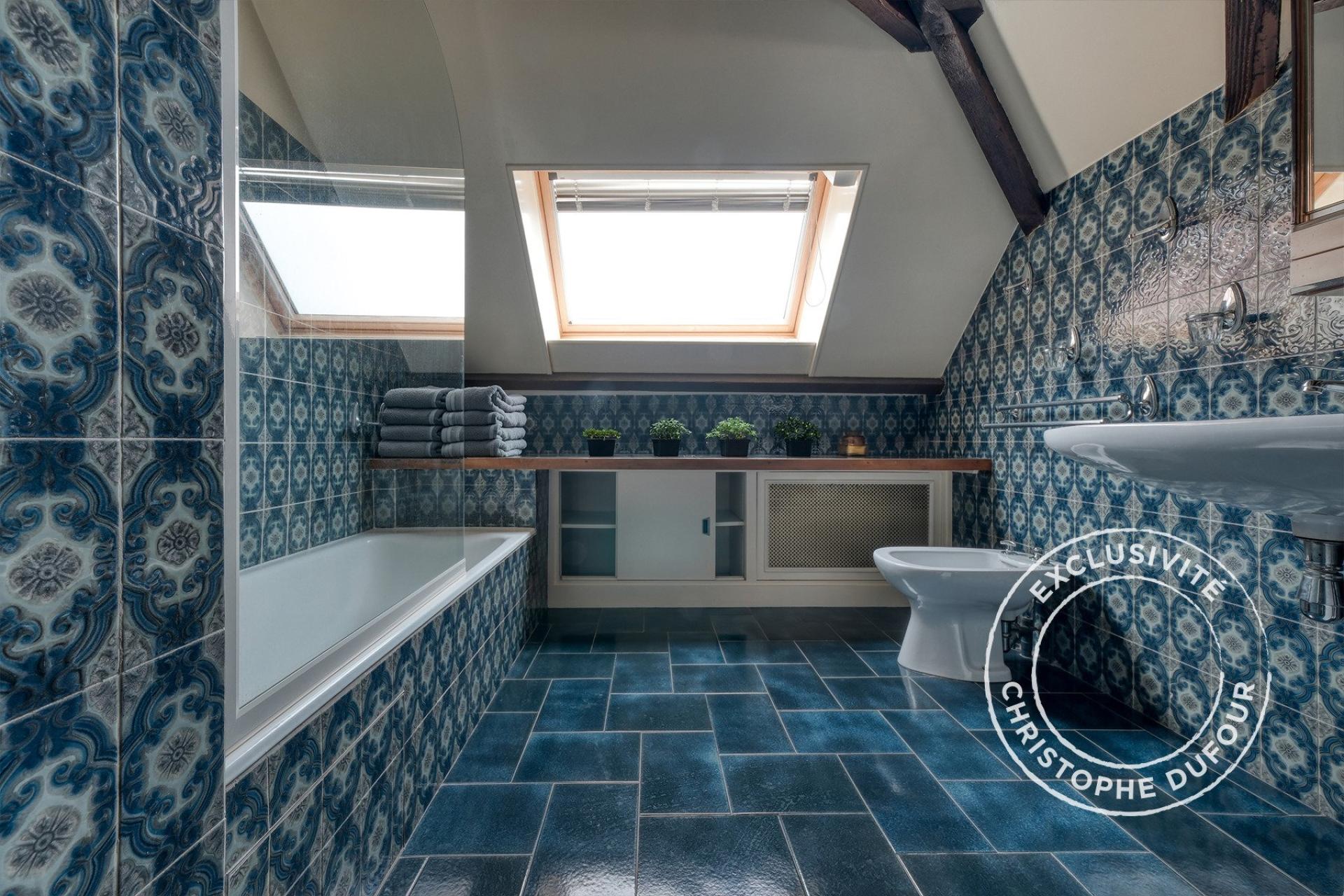 Photo 11 of the listing.