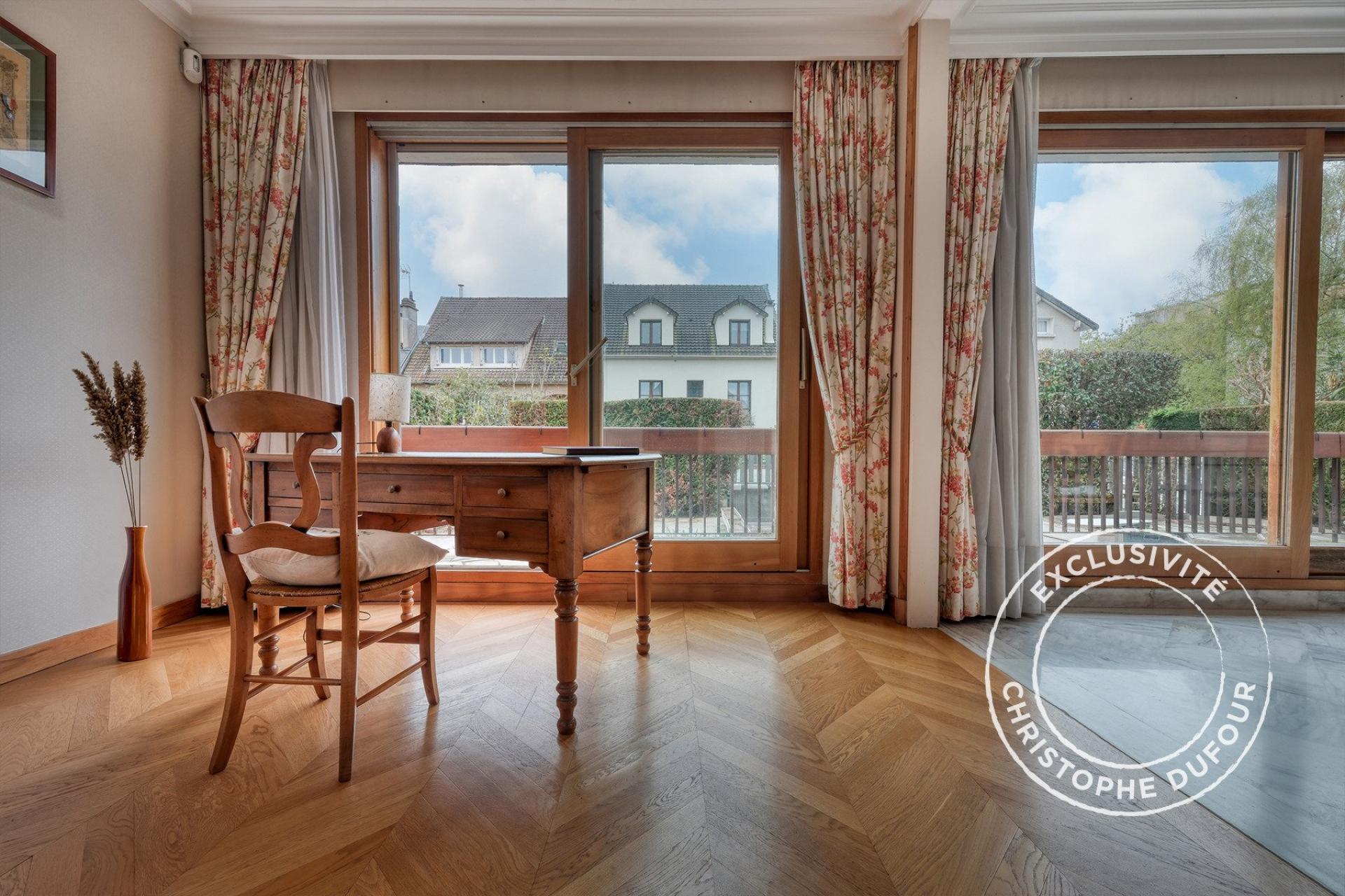 Photo 4 of the listing.