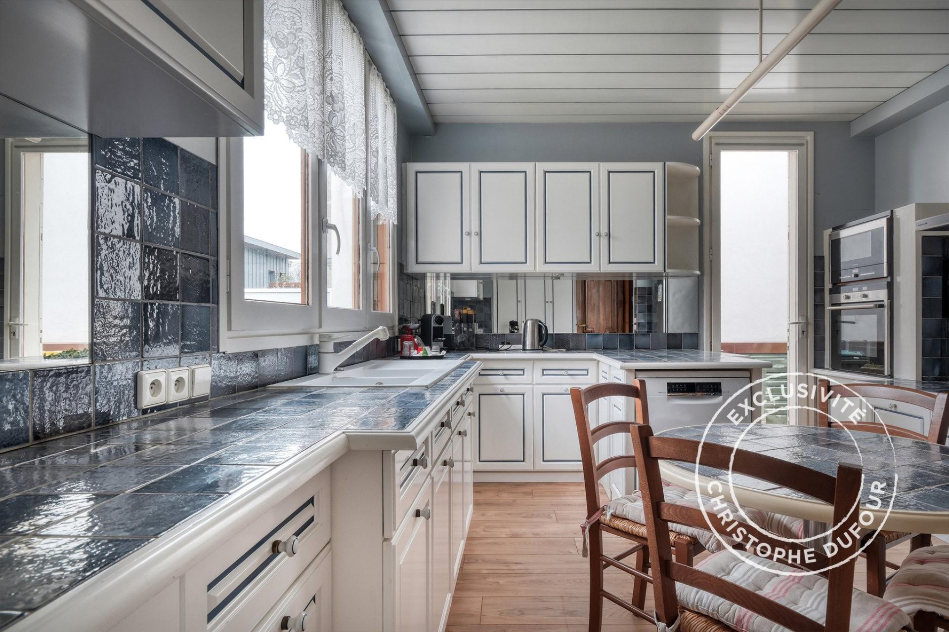 Photo 7 of the listing.