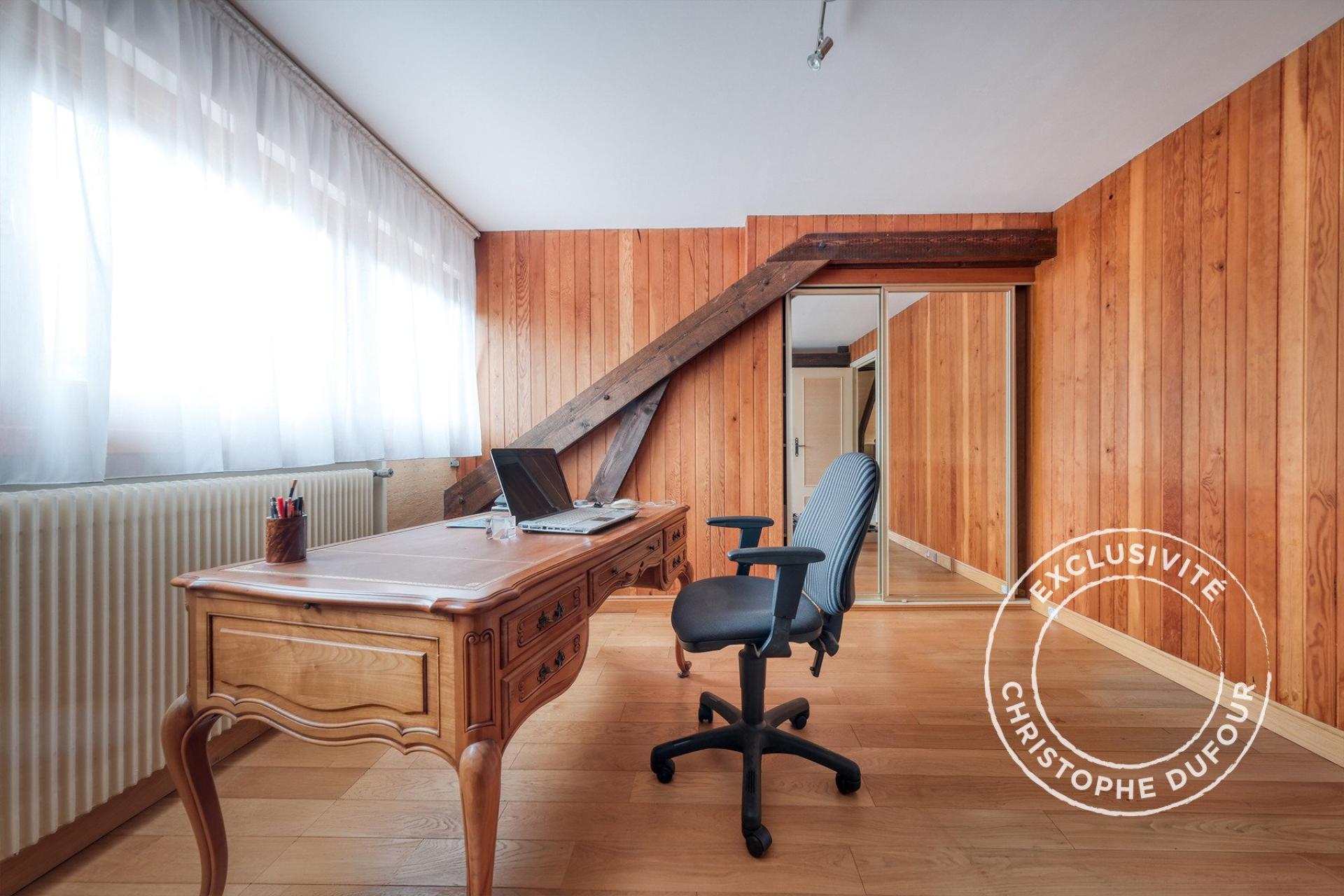 Photo 10 of the listing.