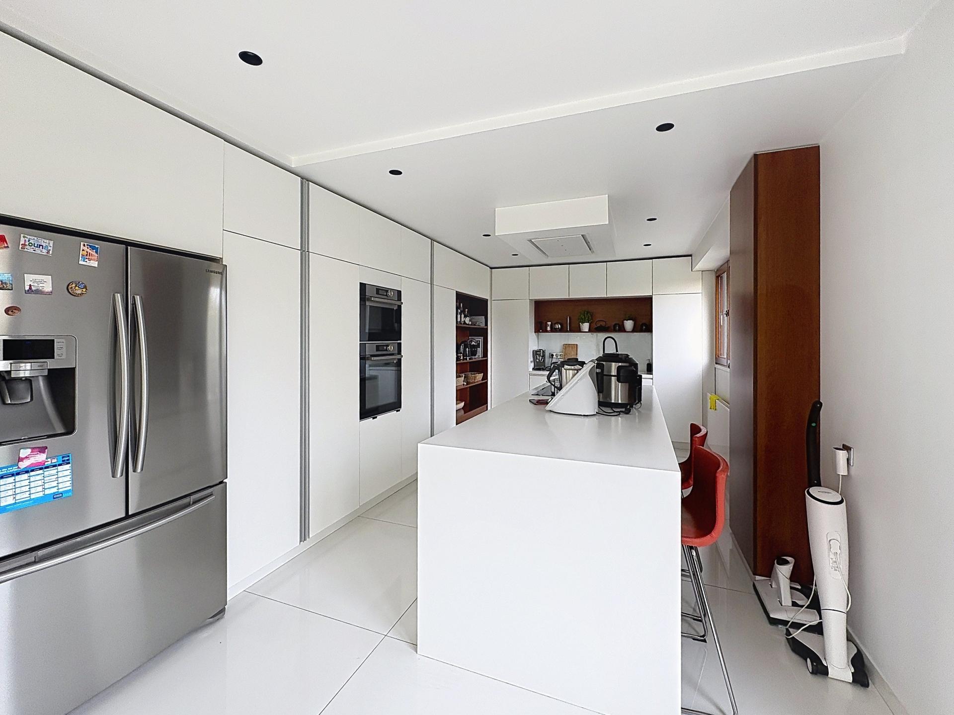 Photo 9 of the listing.