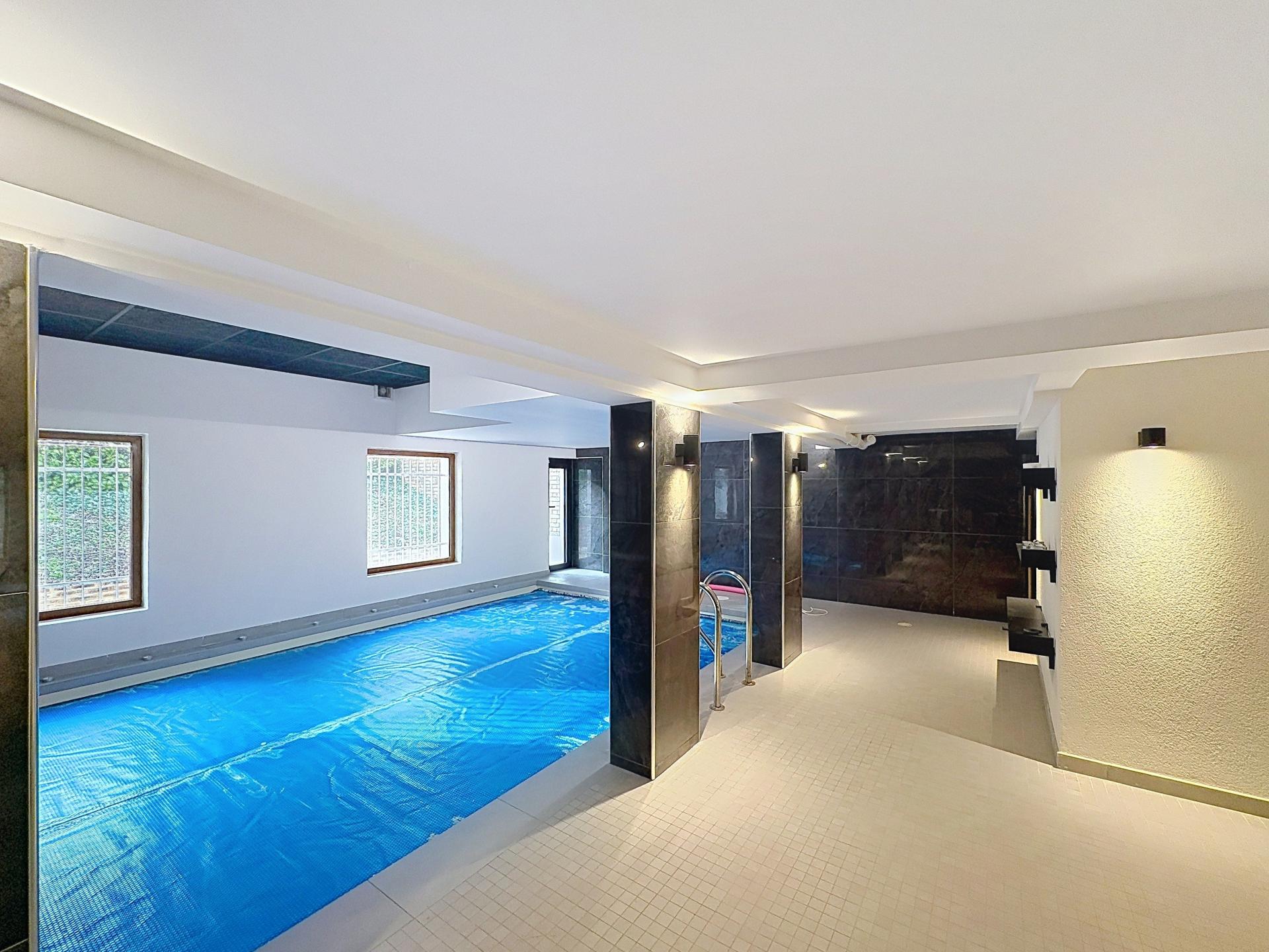 Photo 5 of the listing.