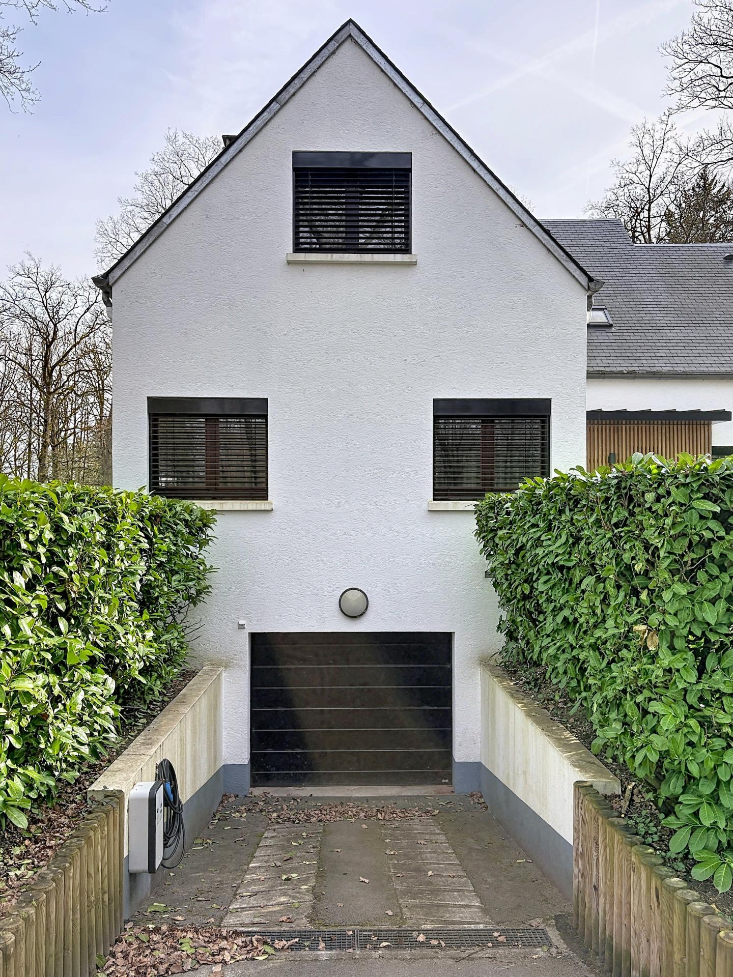 Photo 4 of the listing.