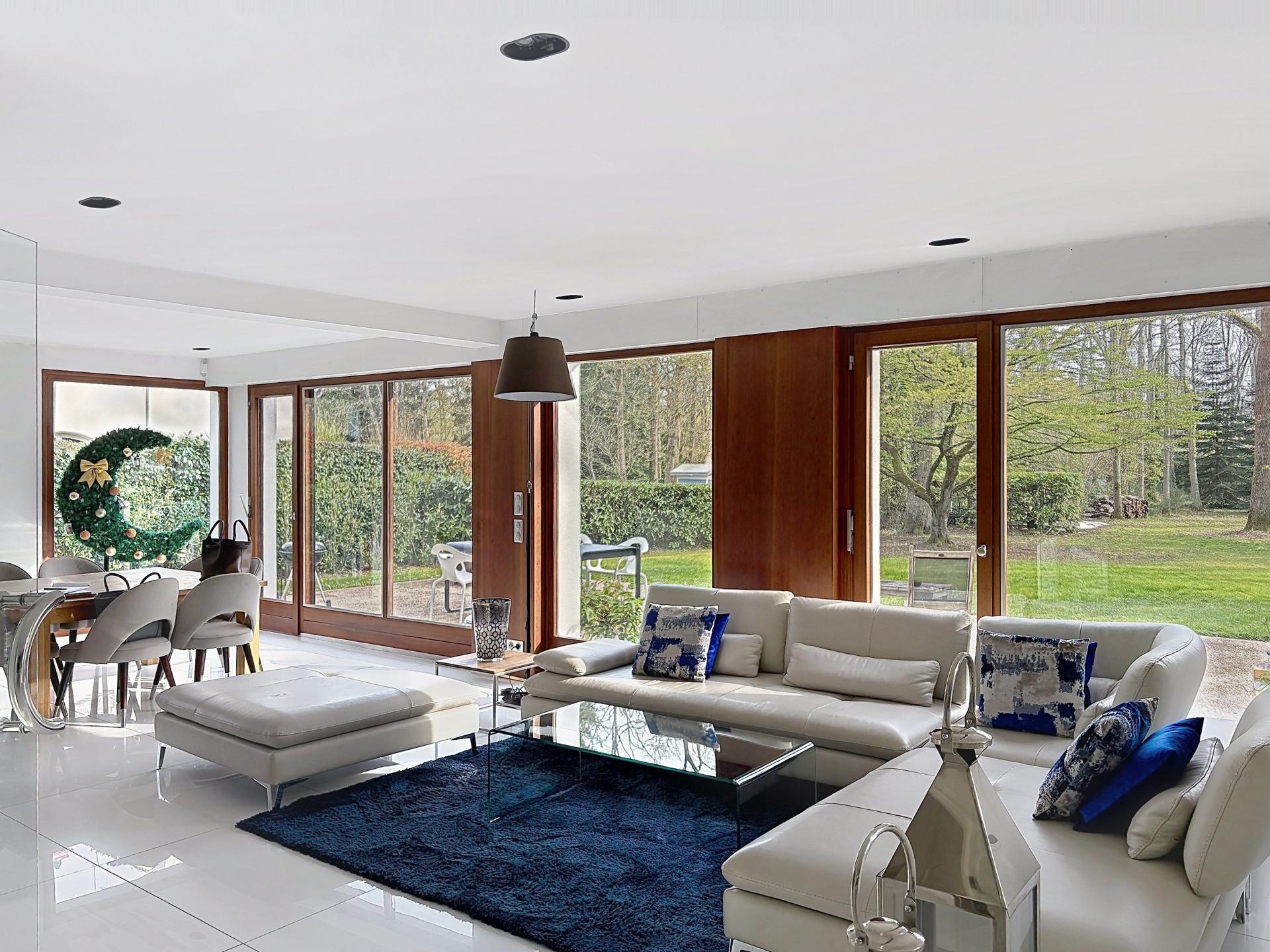 Photo 6 of the listing.