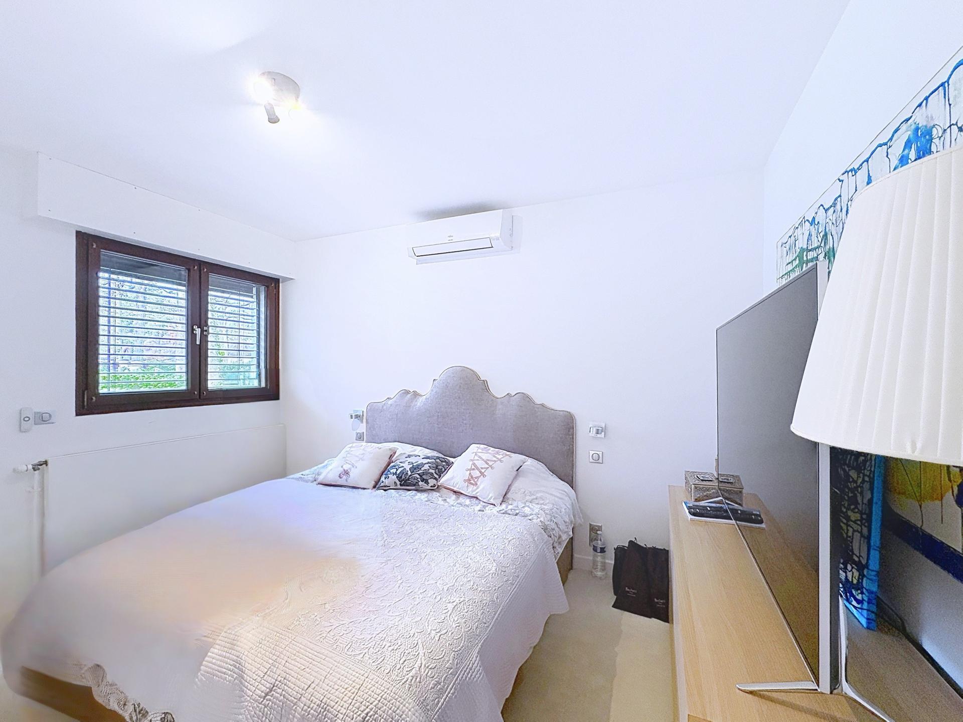 Photo 10 of the listing.