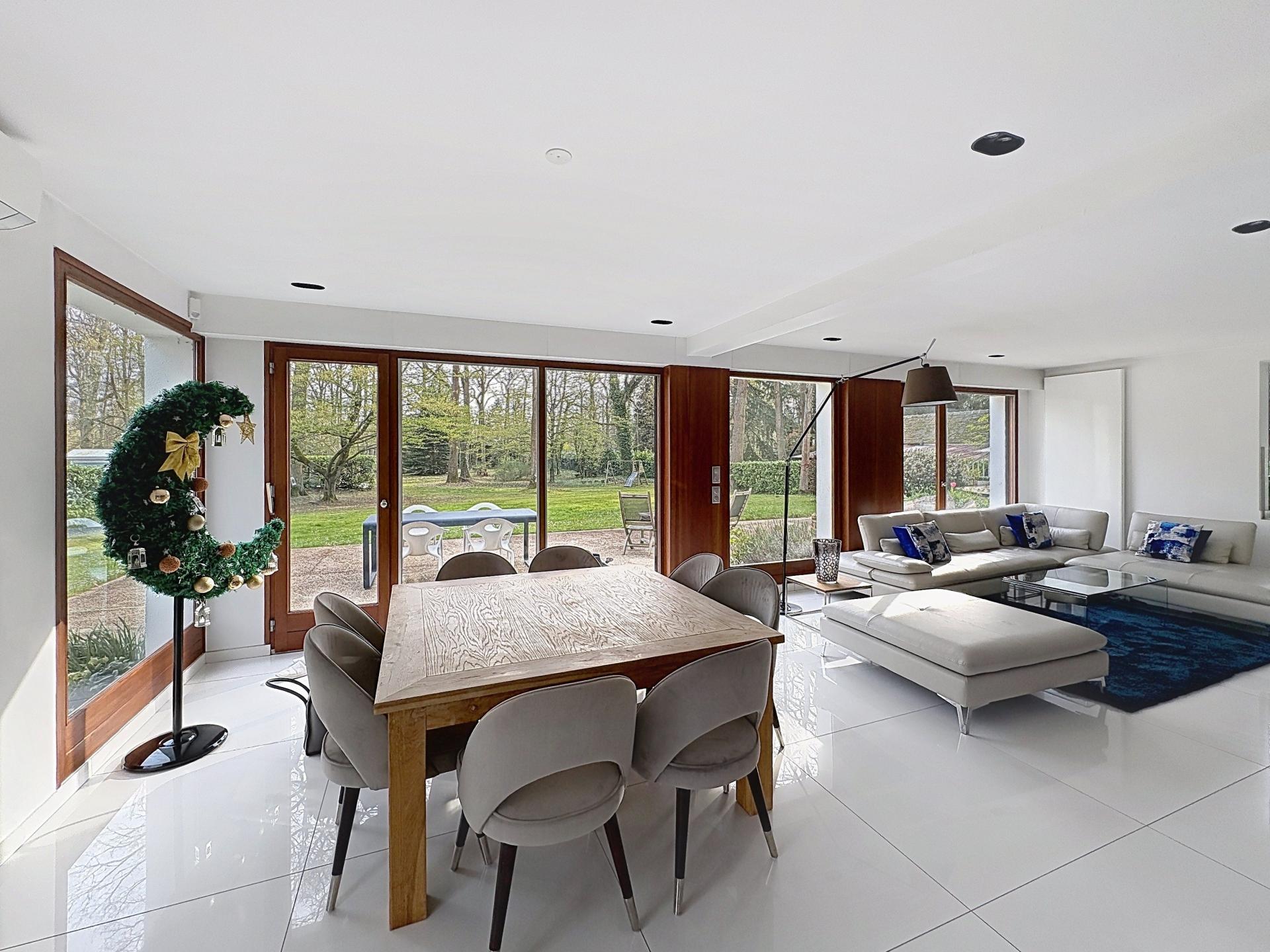 Photo 7 of the listing.