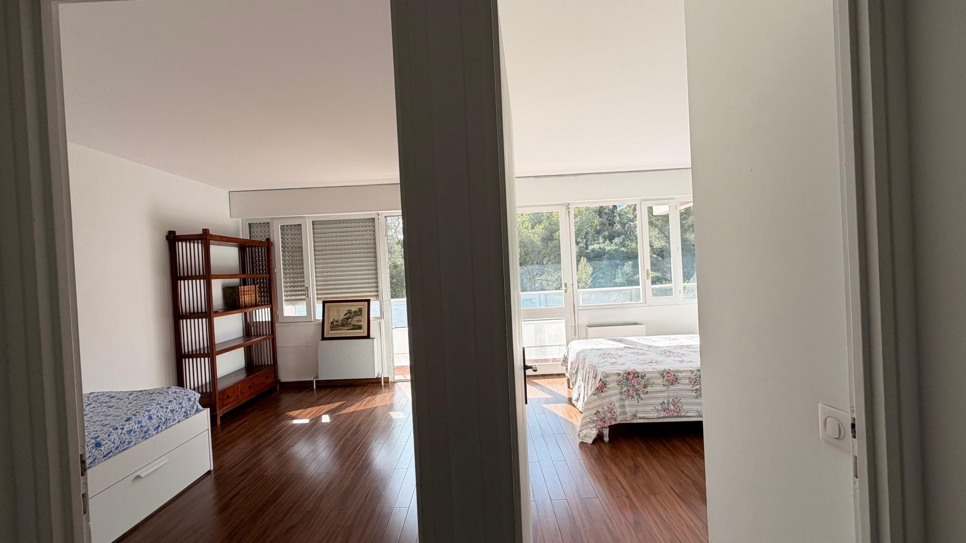 Photo 8 of the listing.