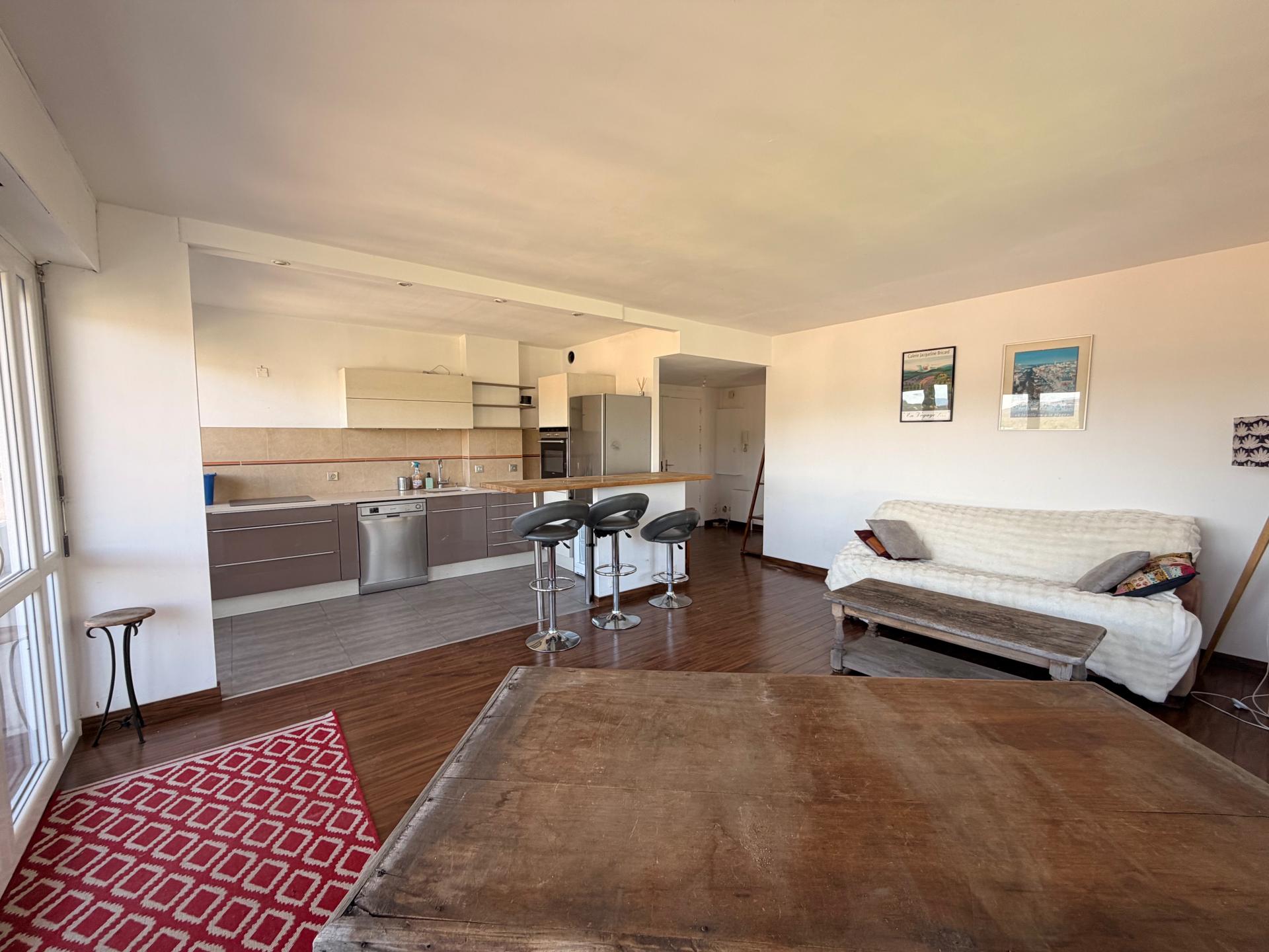 Photo 7 of the listing.