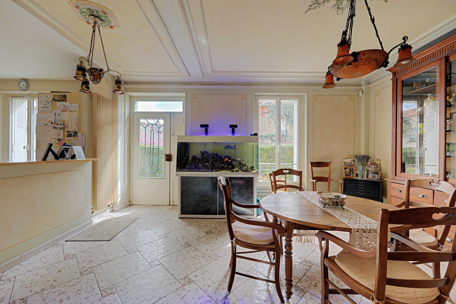 Photo 11 of the listing.