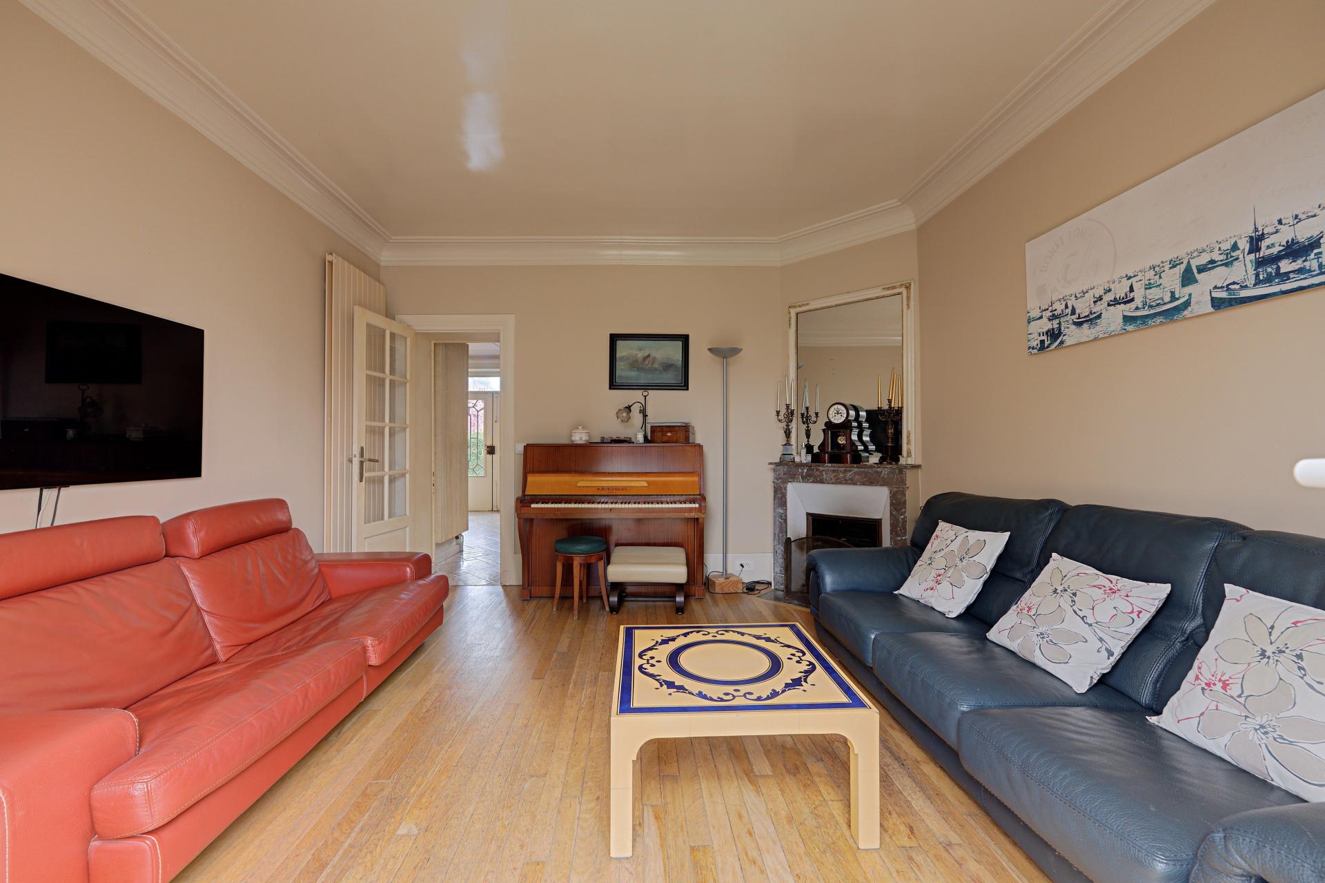 Photo 4 of the listing.