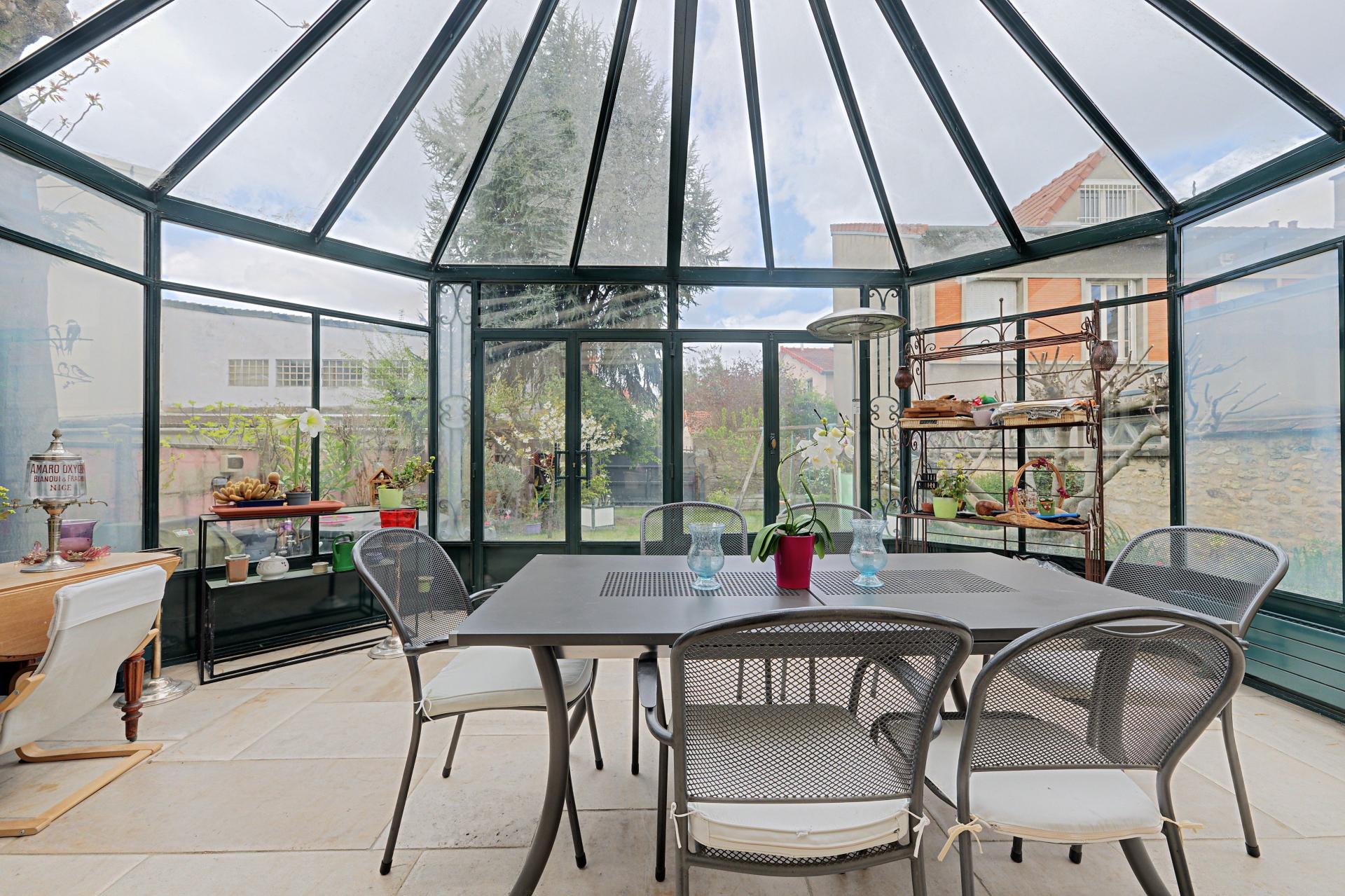 Photo 5 of the listing.