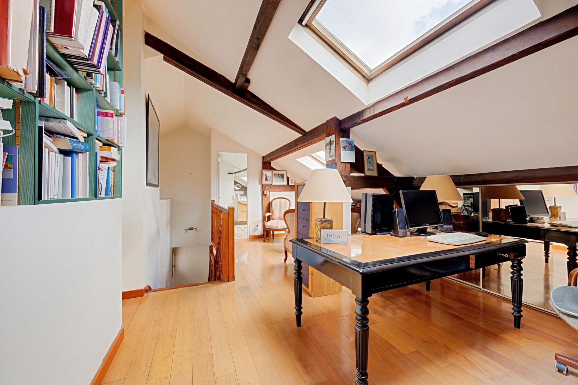 Photo 6 of the listing.