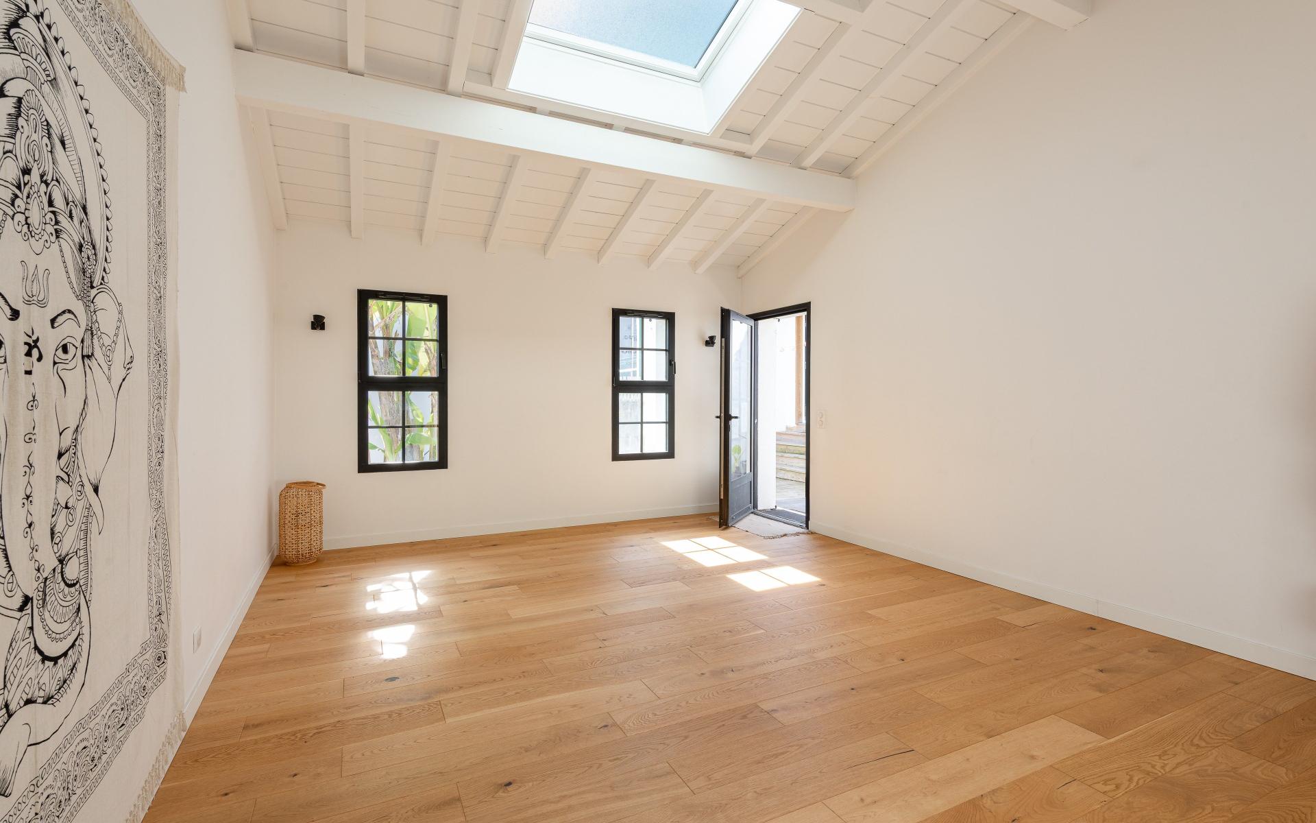 Photo 14 of the listing.