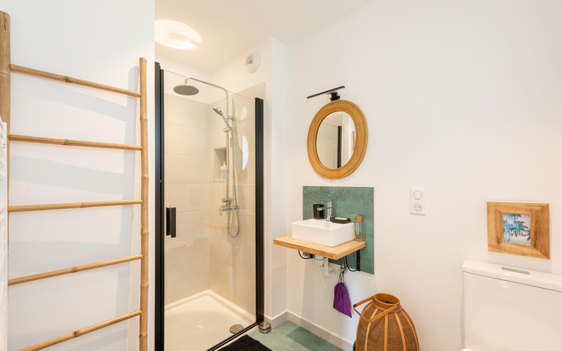 Photo 18 of the listing.