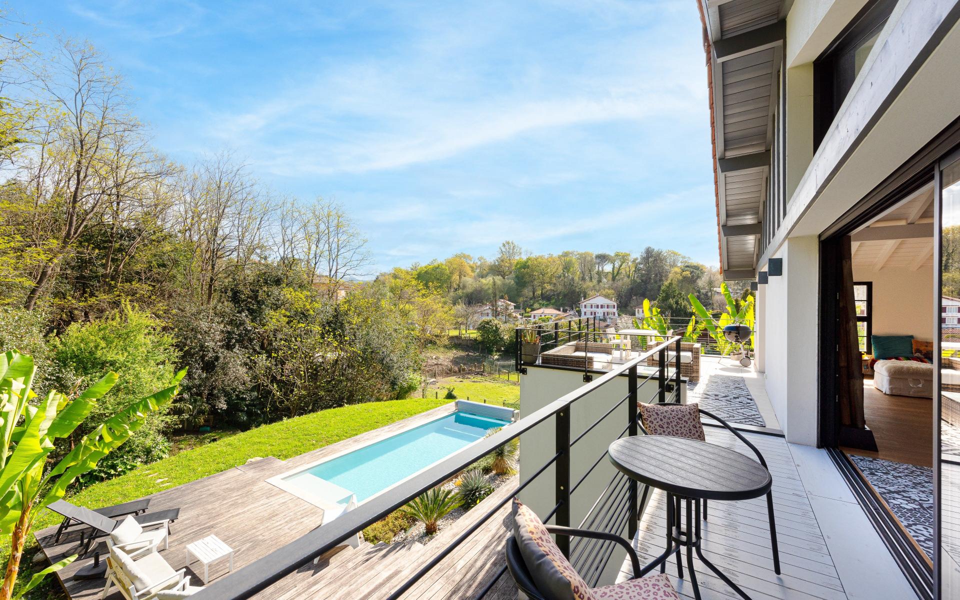 Photo 2 of the listing.