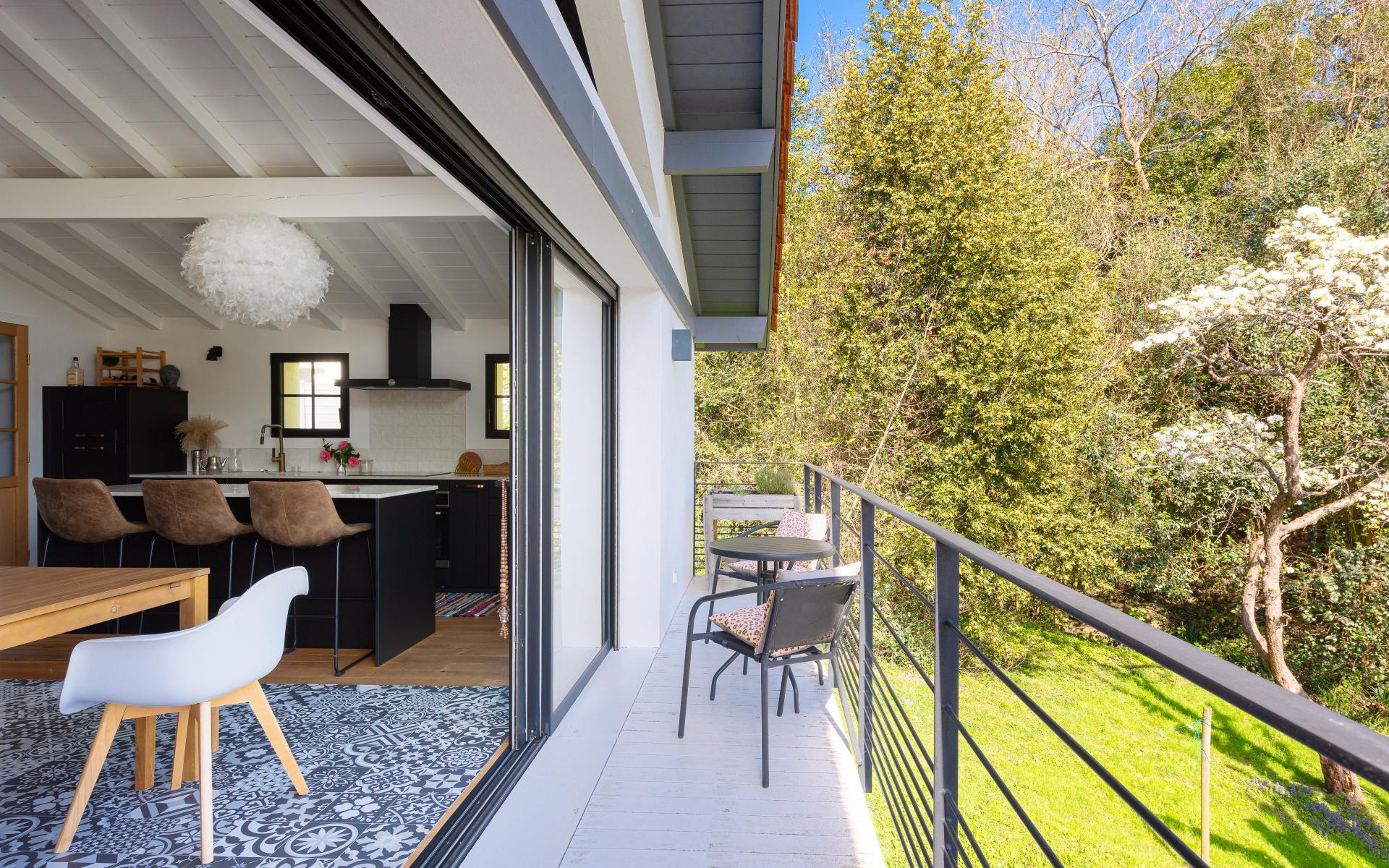 Photo 3 of the listing.