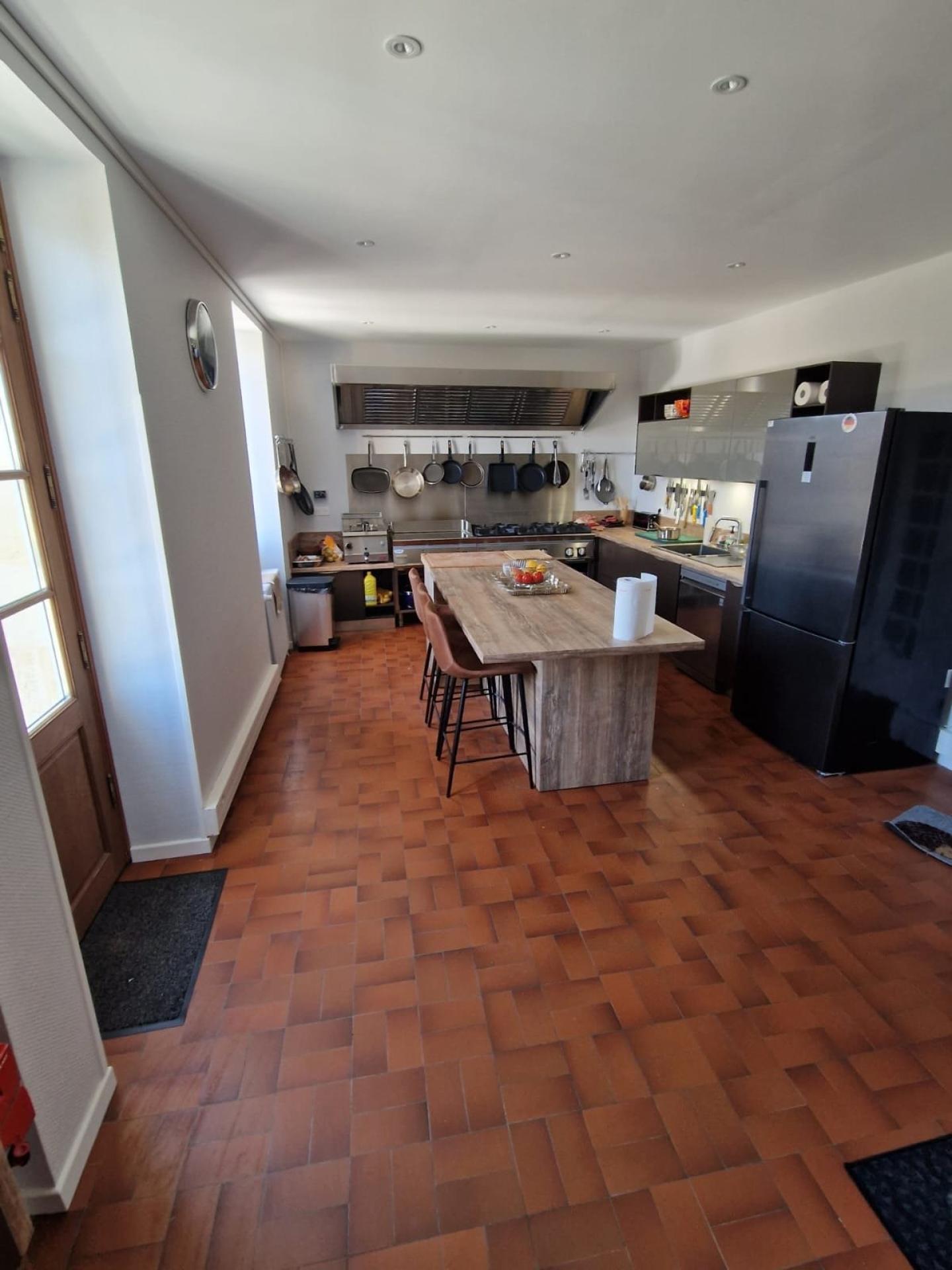 Photo 3 of the listing.