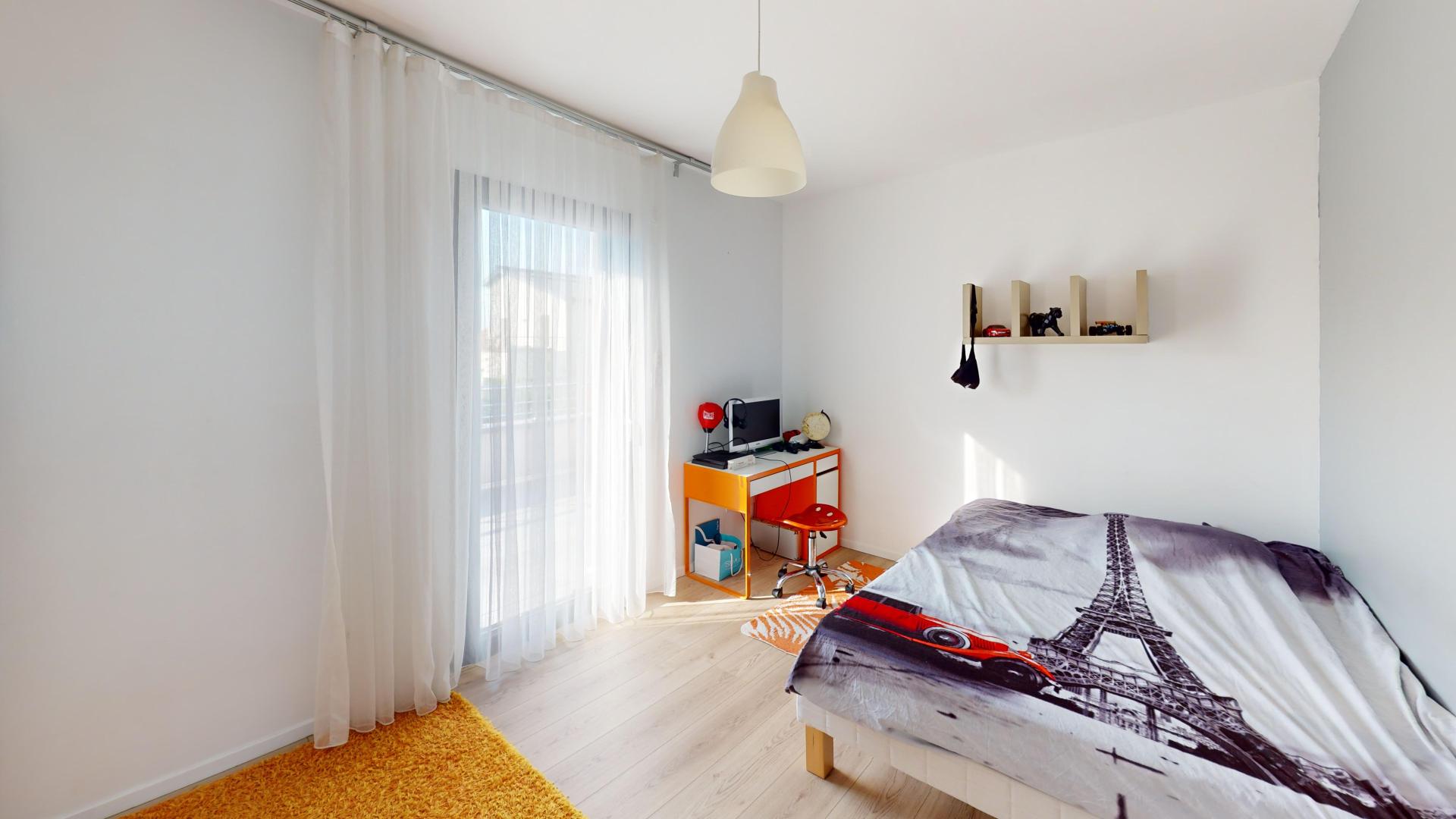 Photo 6 of the listing.