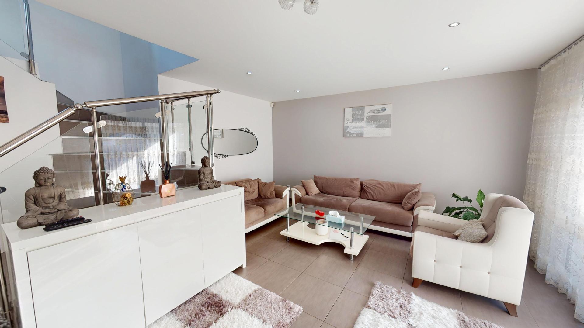 Photo 3 of the listing.