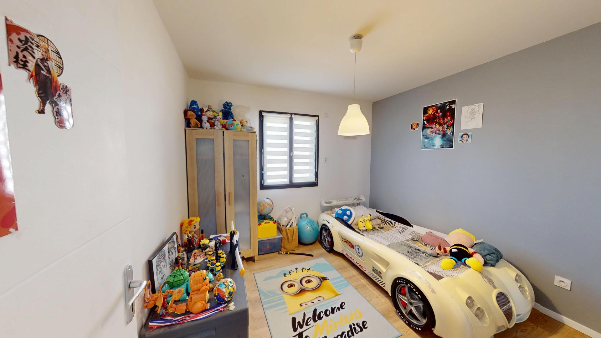 Photo 5 of the listing.