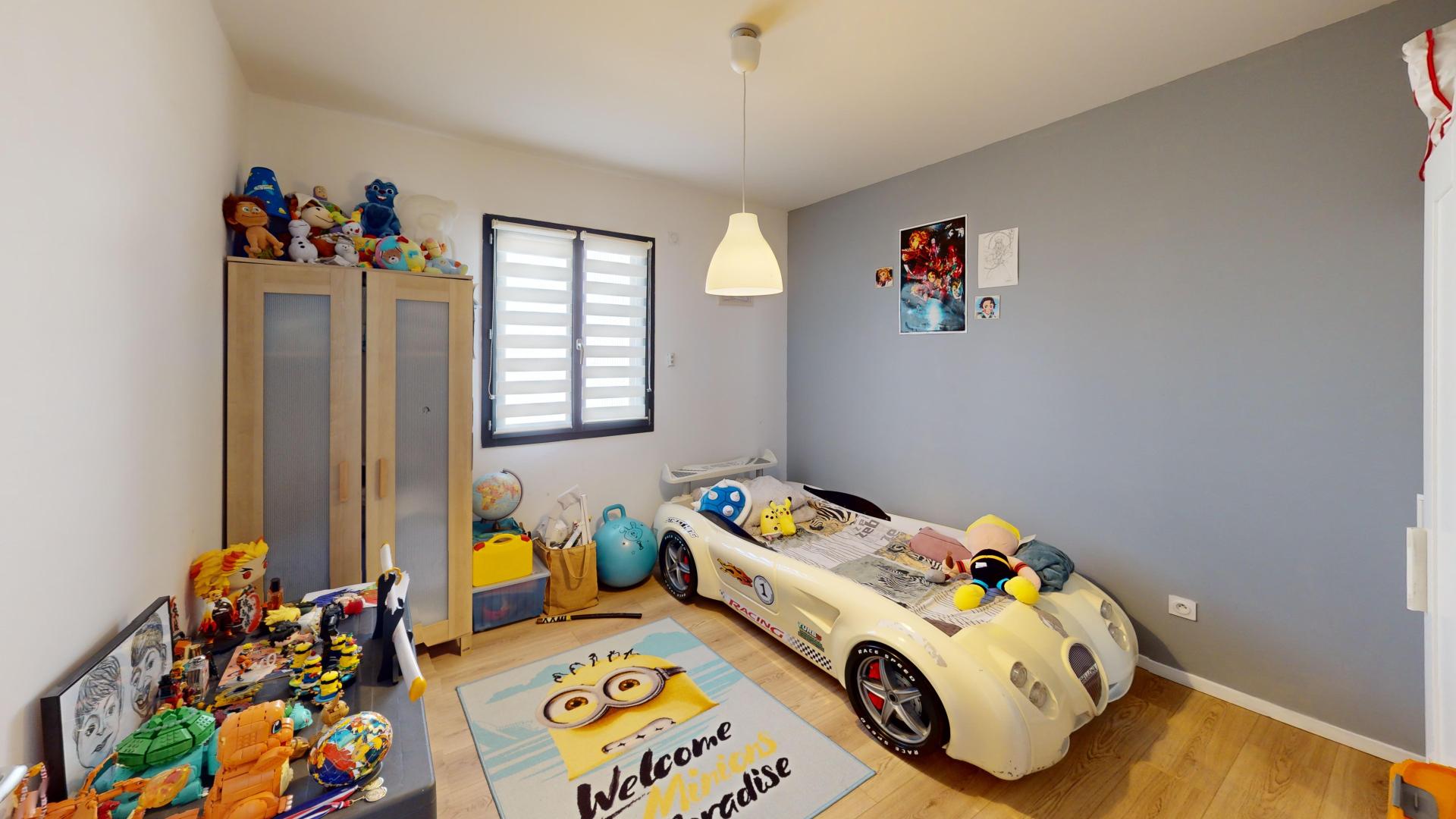 Photo 7 of the listing.