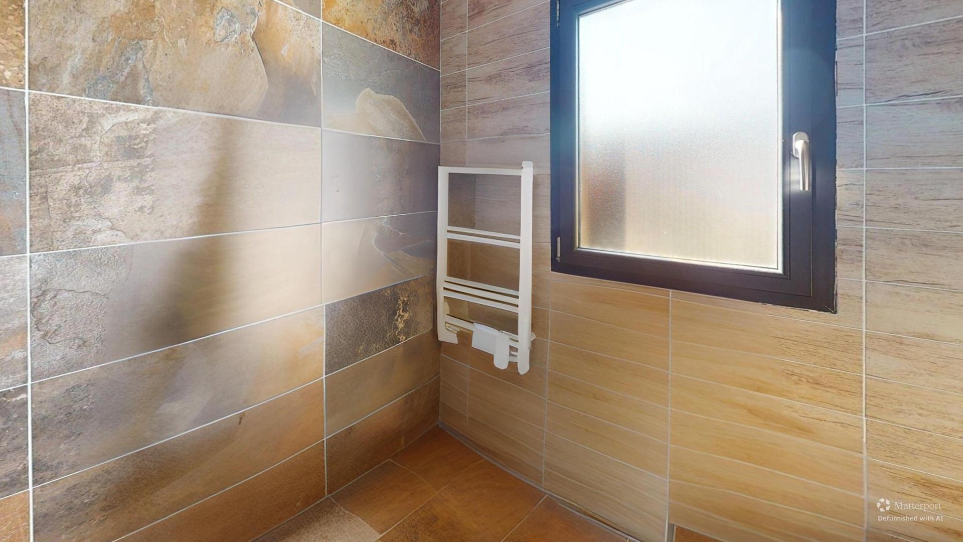 Photo 4 of the listing.