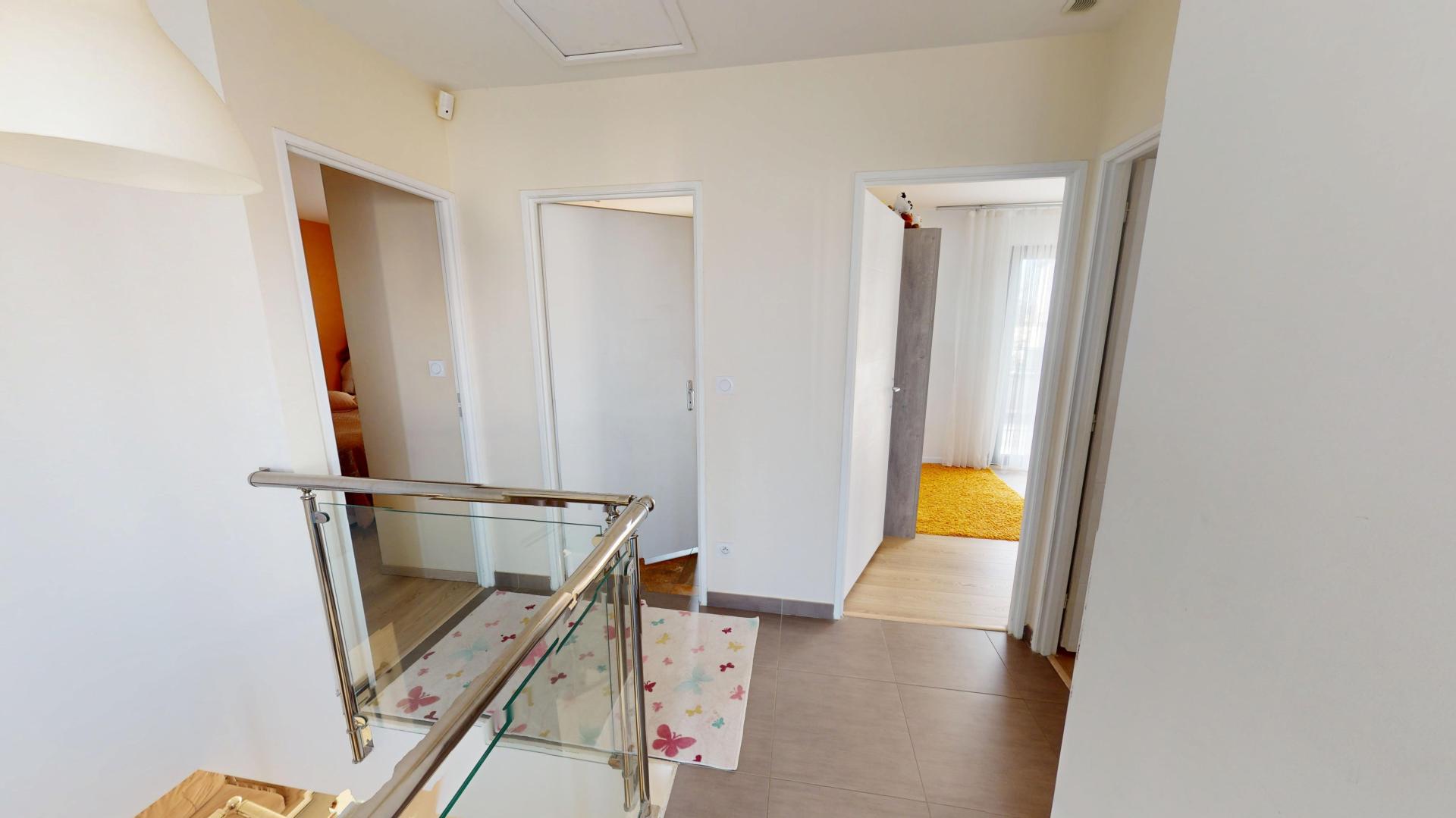 Photo 2 of the listing.